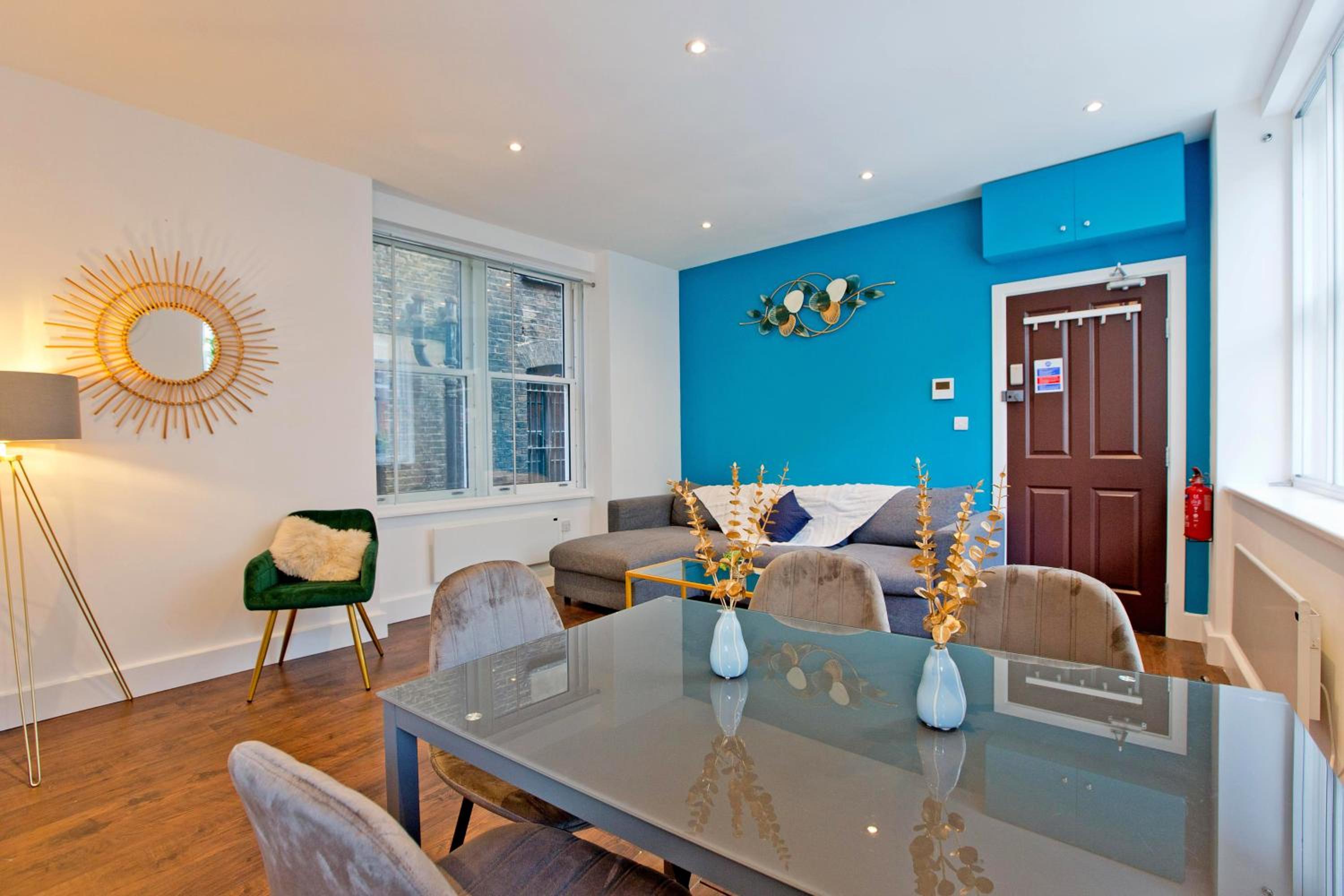 Imperial Middlesex Street Apartments