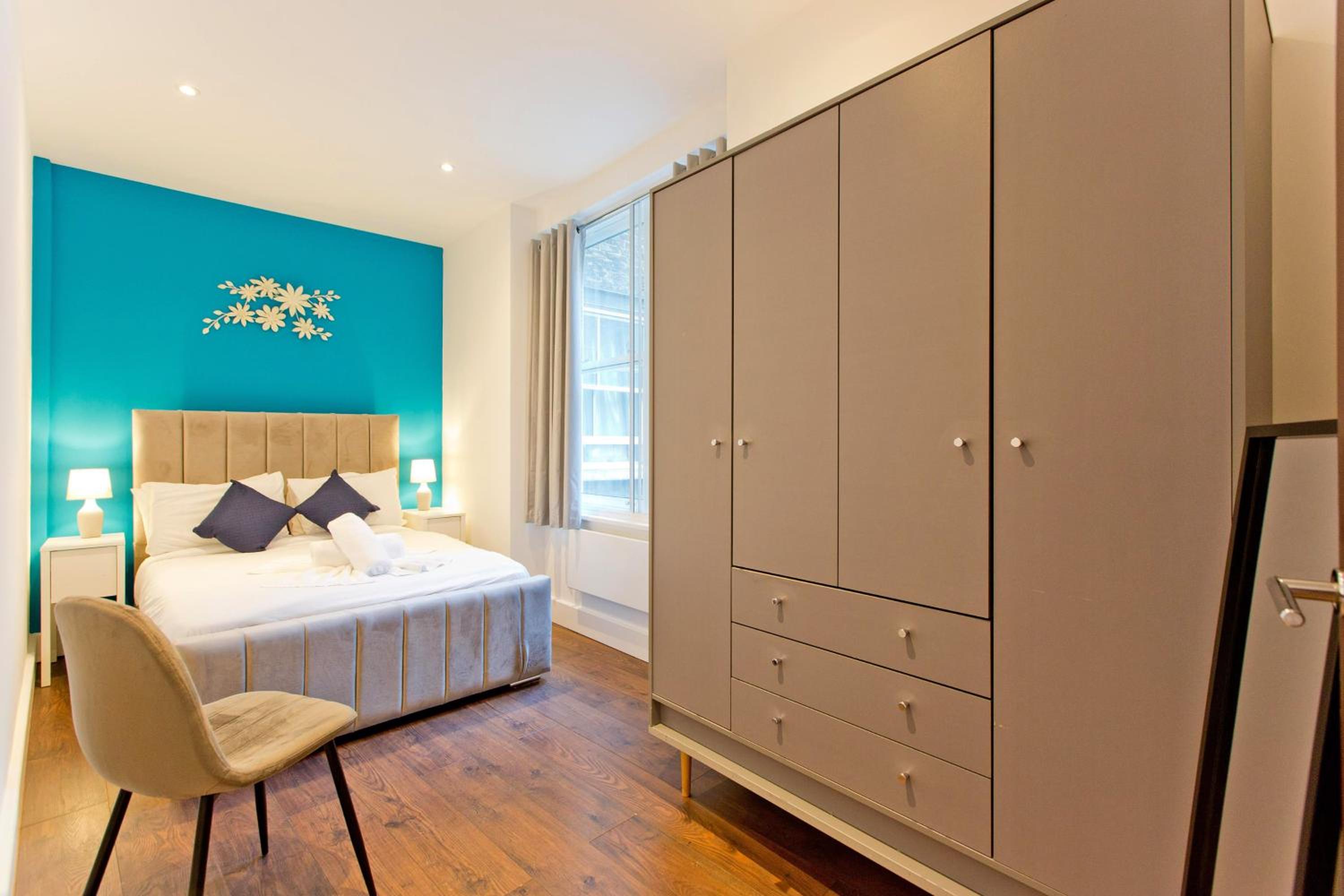 Imperial Middlesex Street Apartments