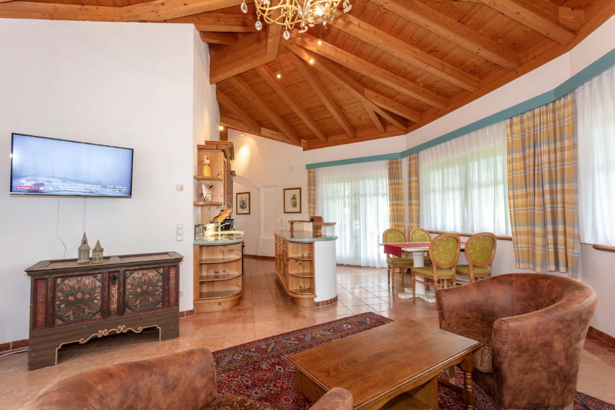 Berghof-Chalet view 4