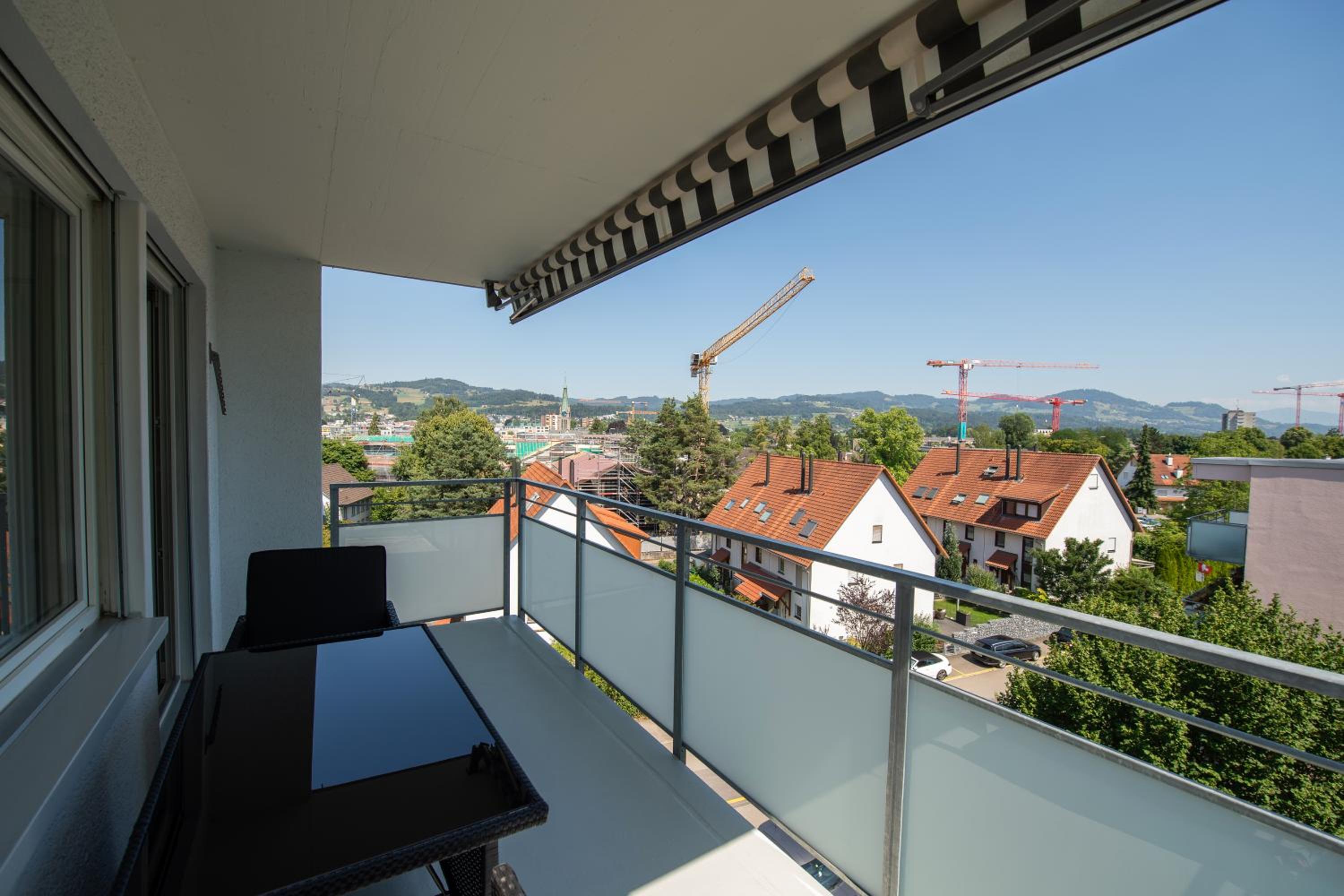 Moderne & helle Wohnung mit Netflix & Bergsicht