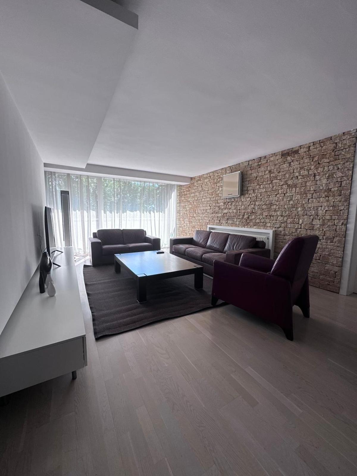 emma lux apartment