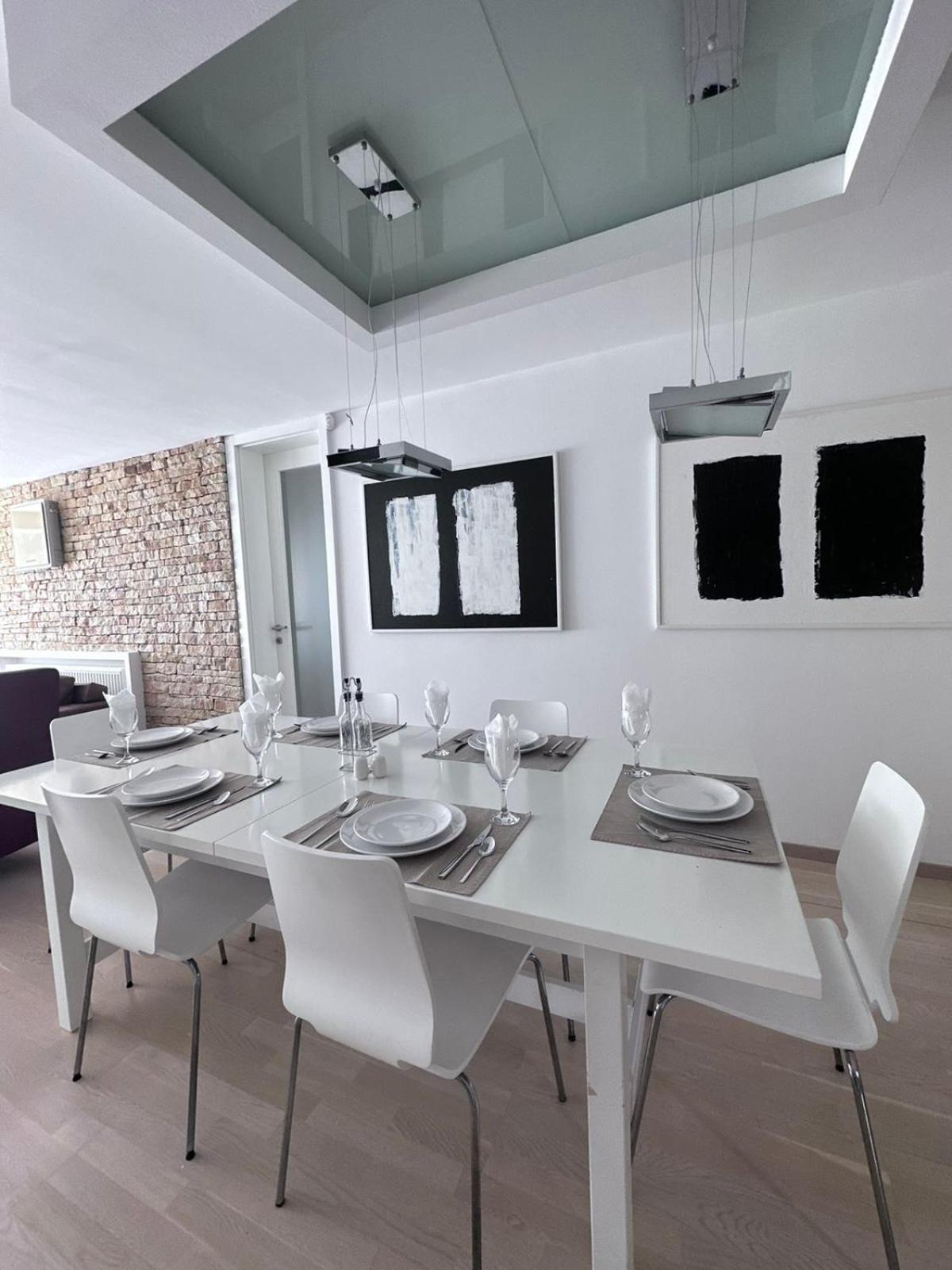 emma lux apartment