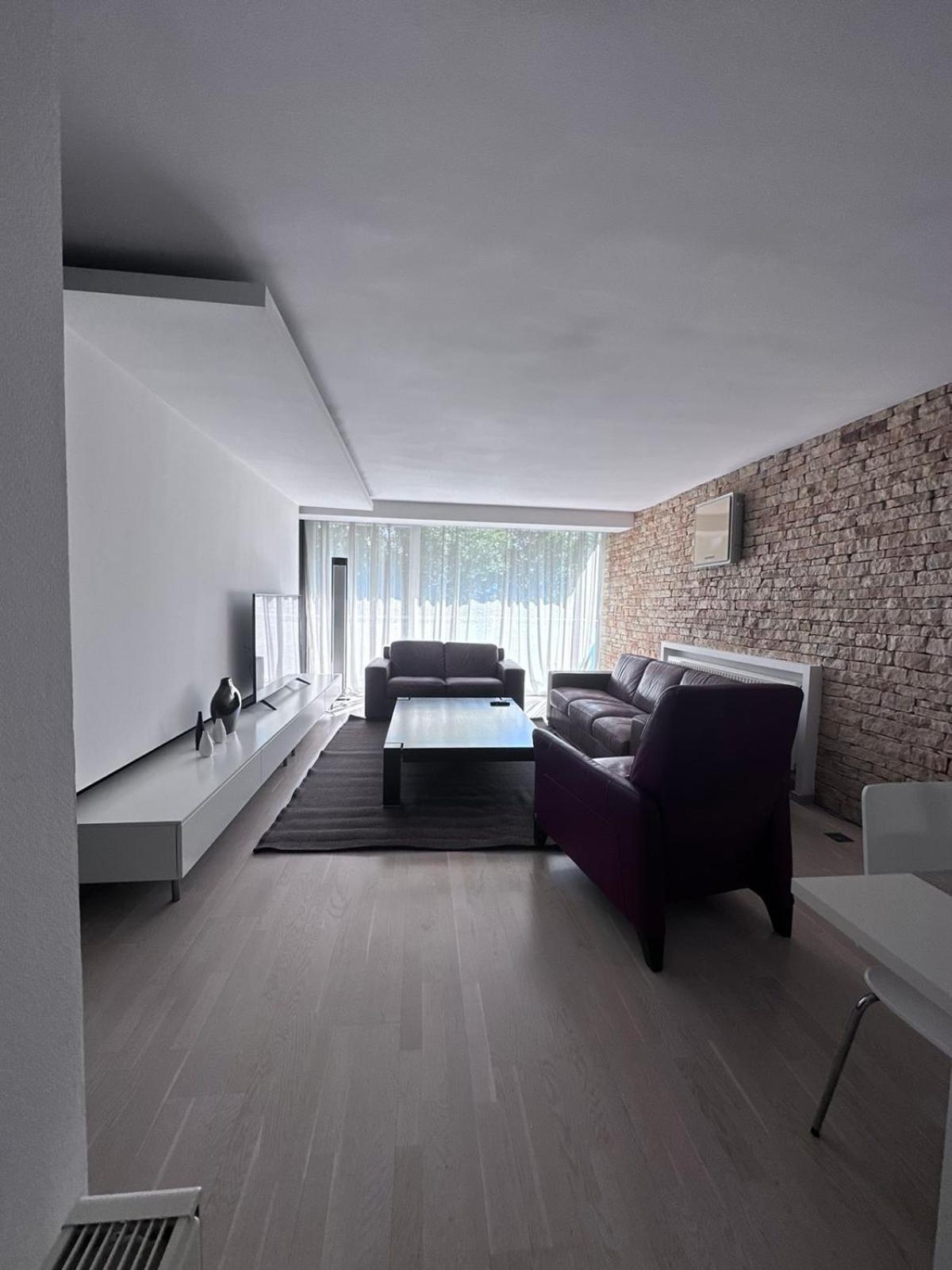 emma lux apartment