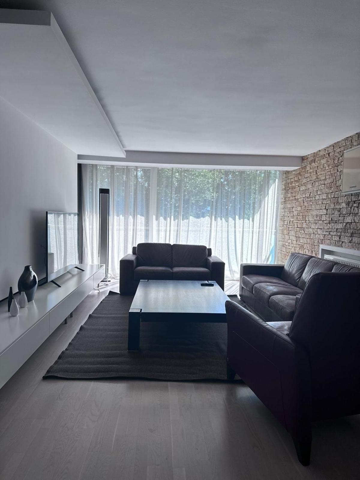 emma lux apartment