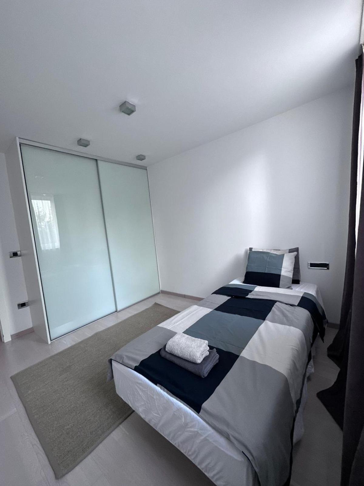 emma lux apartment