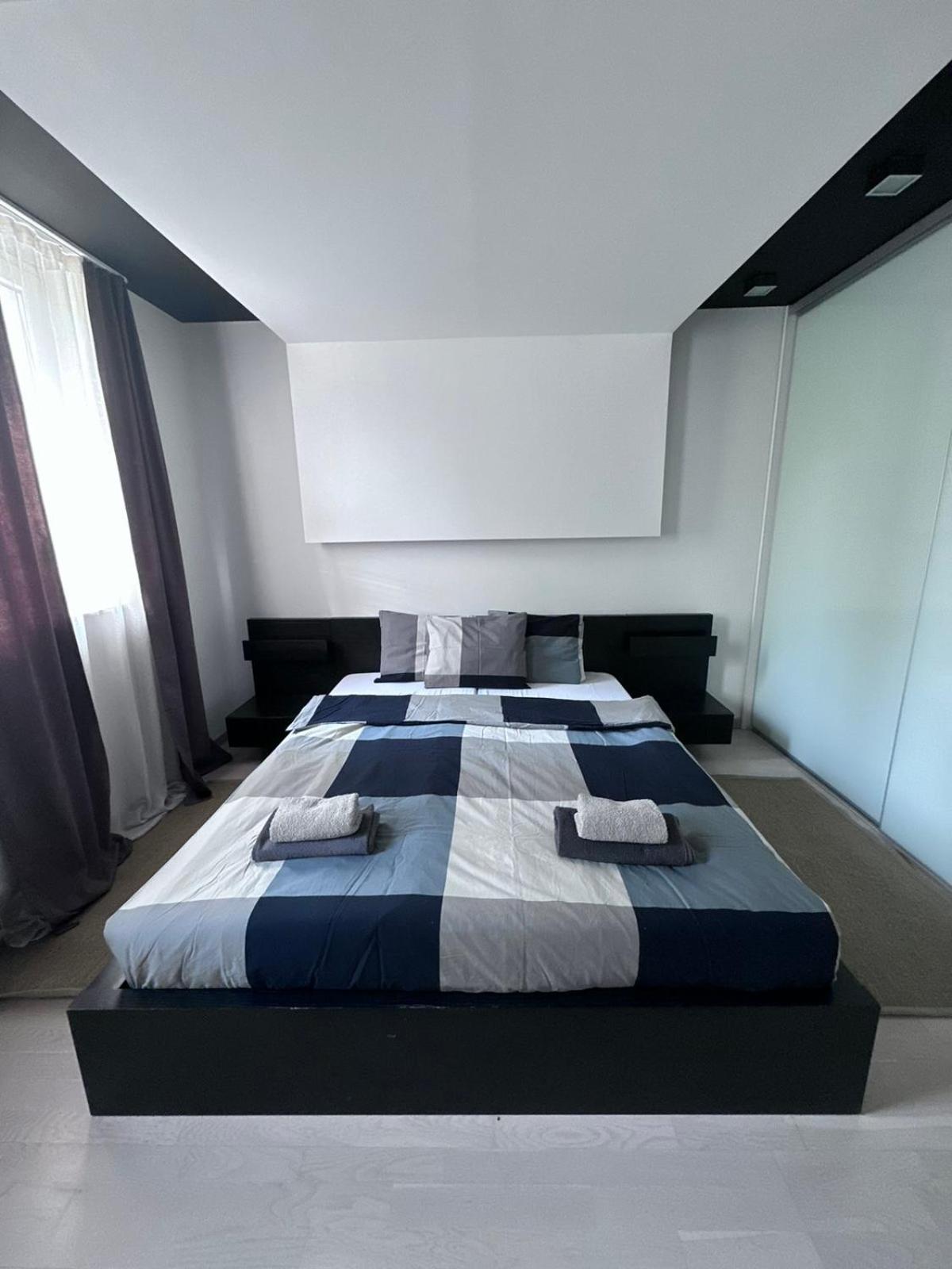 emma lux apartment