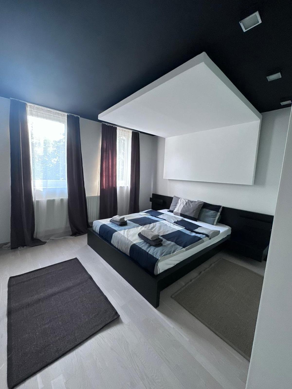 emma lux apartment