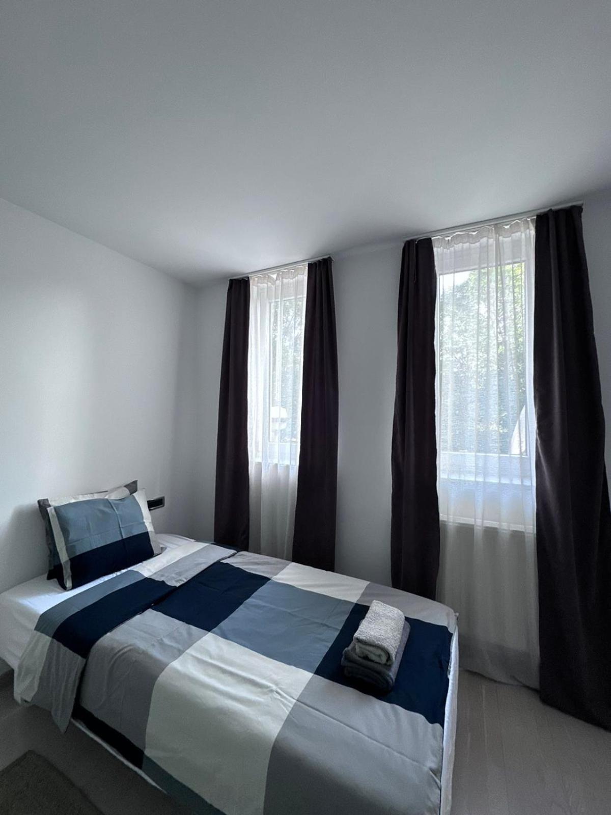 emma lux apartment