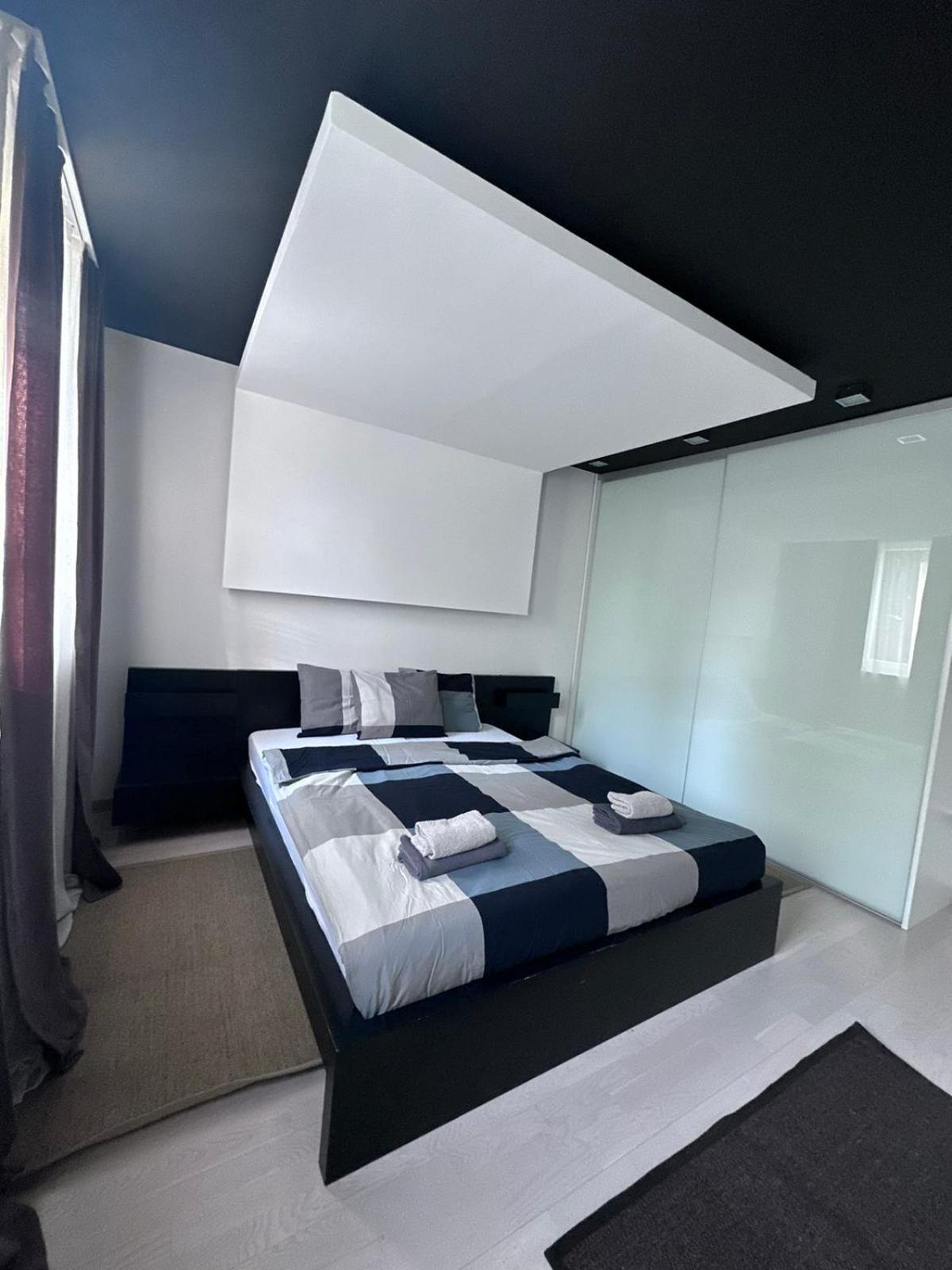emma lux apartment