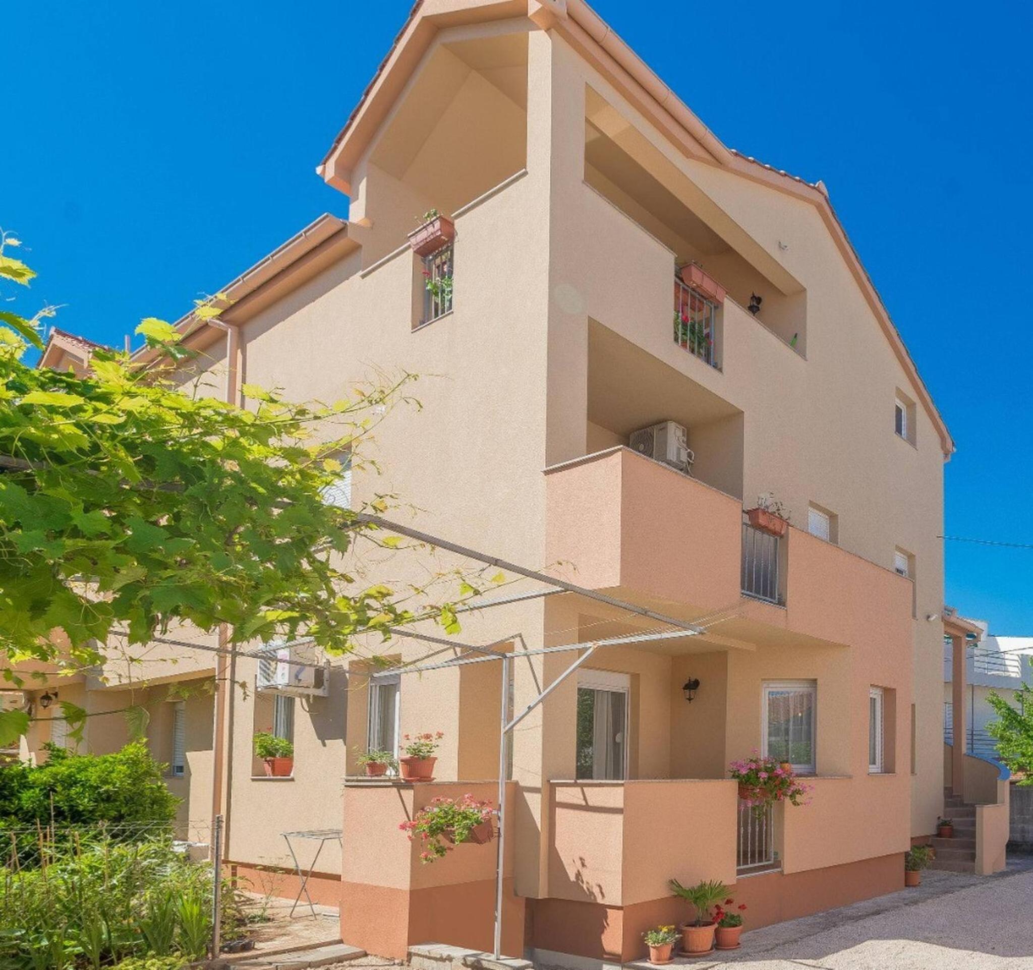 Spacious 2br Near Beach City Center view 5