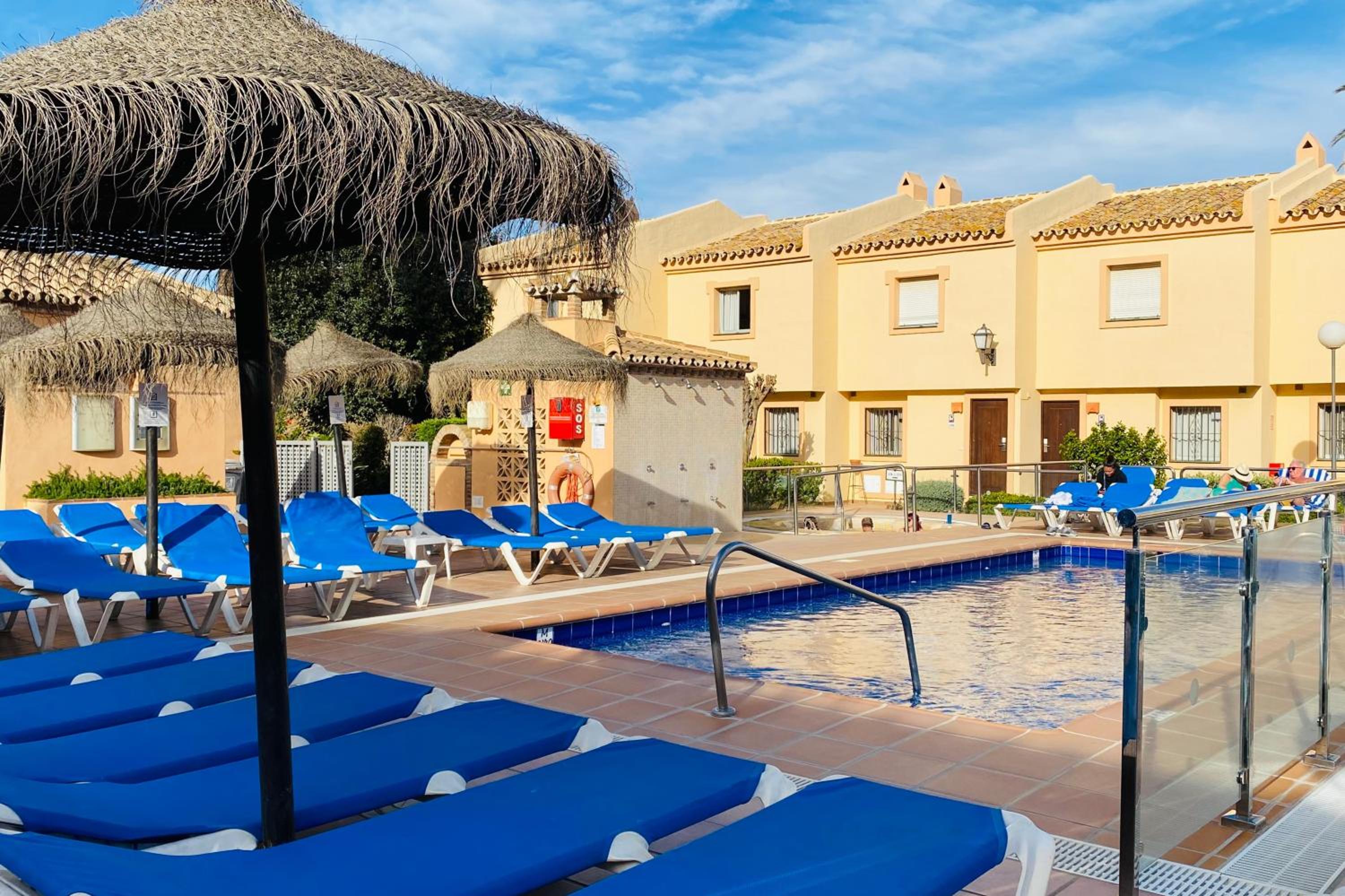Duplex For 6 Guest with 3 Pools, Jacuzzi, BBQ, Parking, 200m from Beach Mijas Costa & Fuengirola