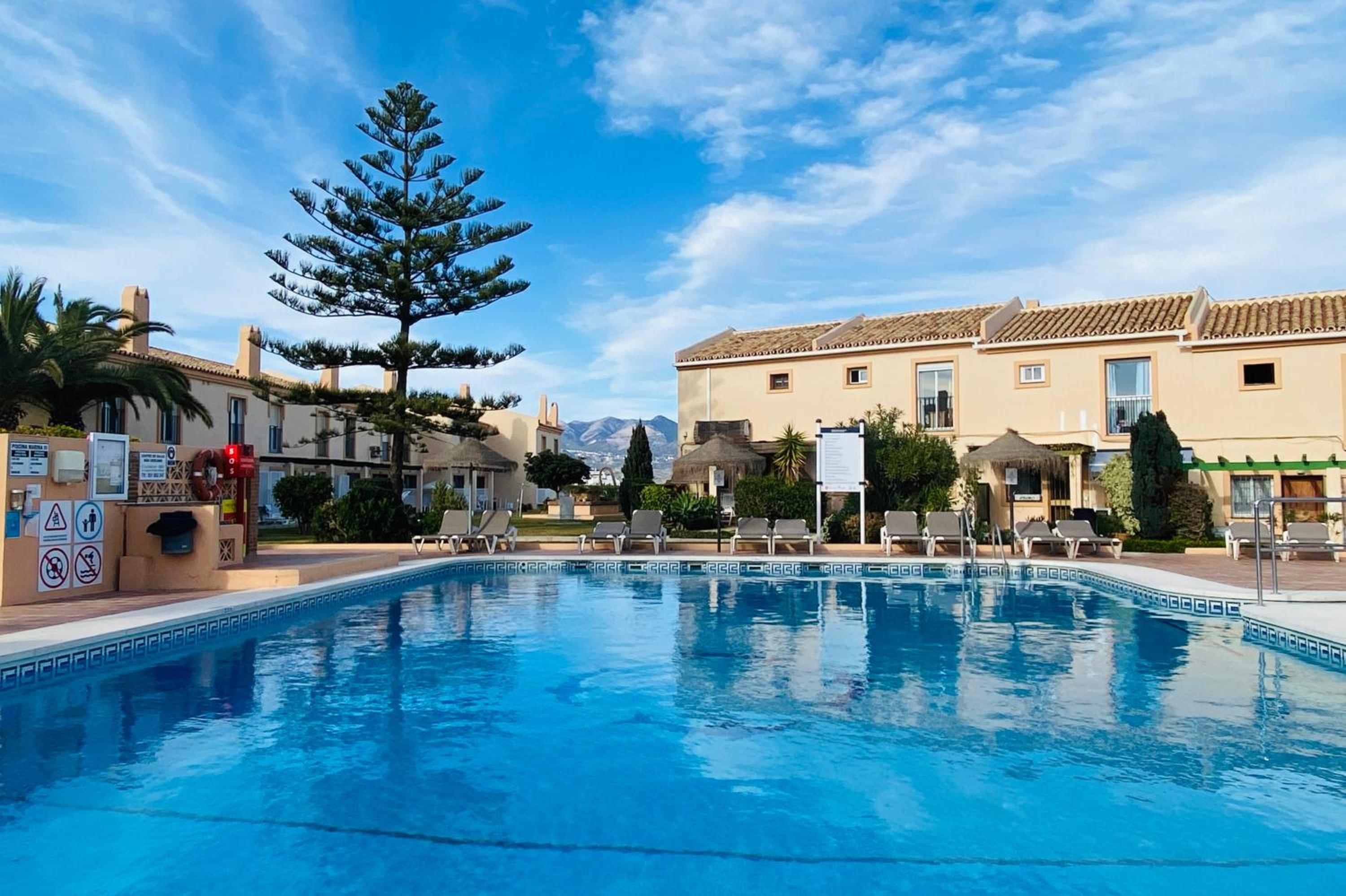 Duplex For 6 Guest with 3 Pools, Jacuzzi, BBQ, Parking, 200m from Beach Mijas Costa & Fuengirola