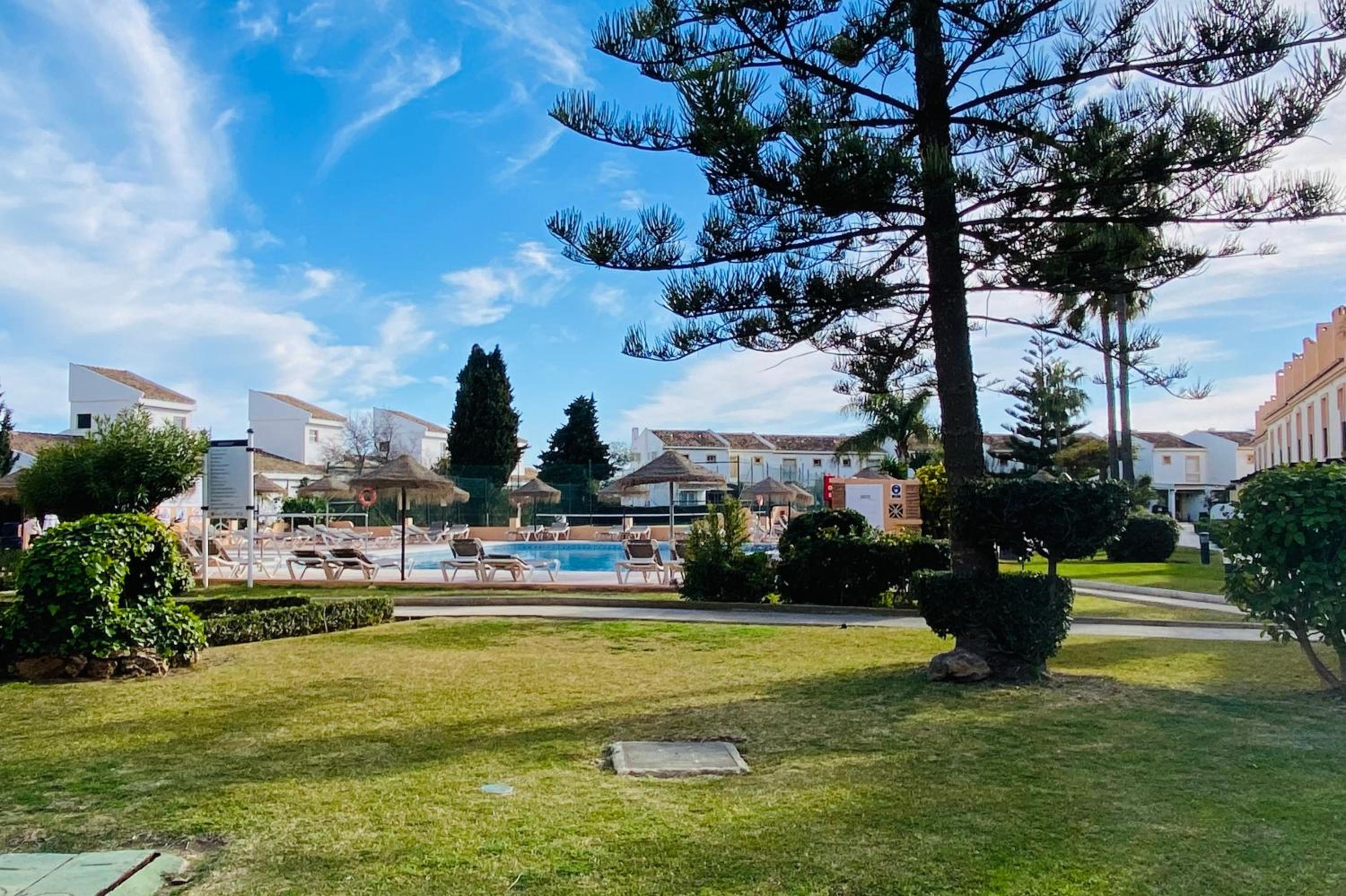 Duplex For 6 Guest with 3 Pools, Jacuzzi, BBQ, Parking, 200m from Beach Mijas Costa & Fuengirola