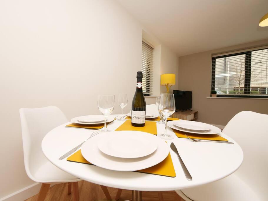 Modern&Spacious 2 Bedroom Apartment With Parking!