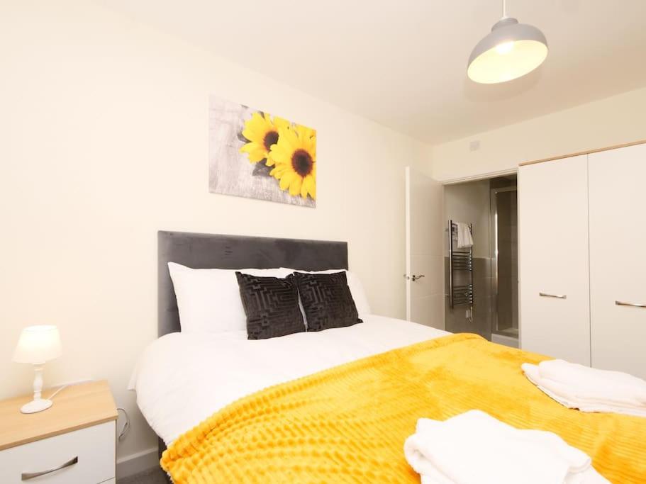 Modern&Spacious 2 Bedroom Apartment With Parking!