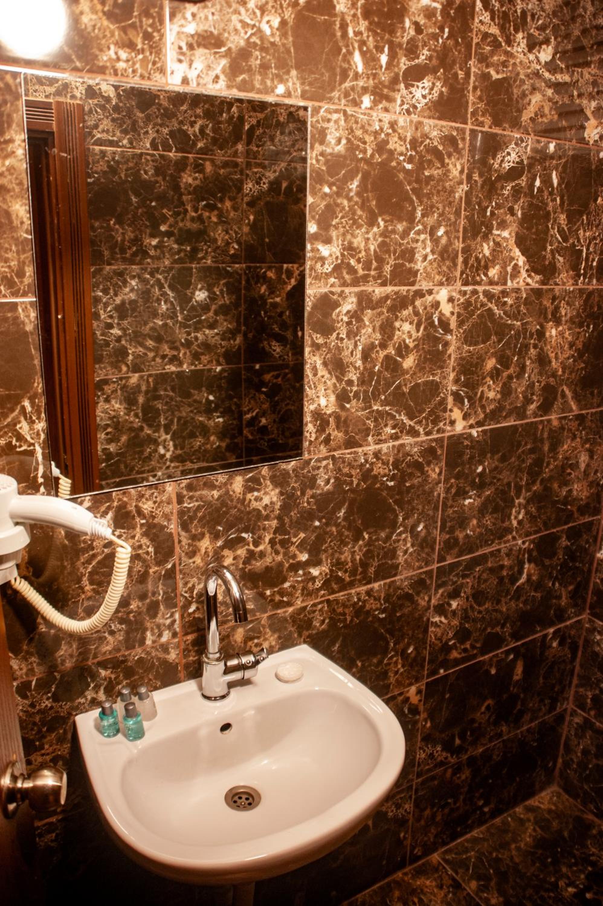 Istanbul Irish Otel - Image 14