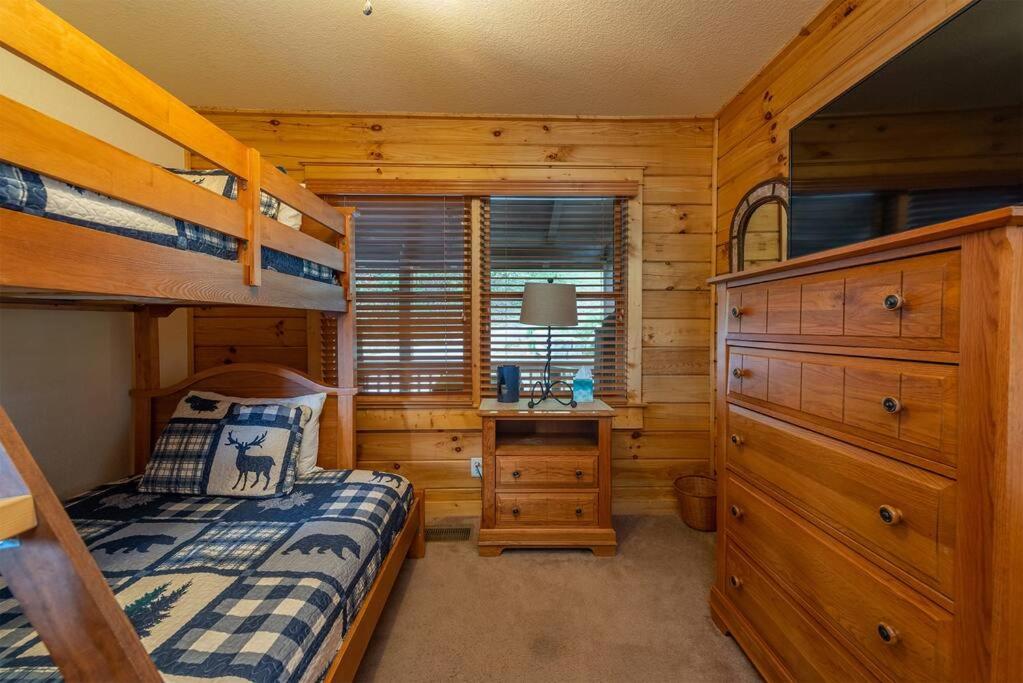 Firefly Cabin! Hot Tub, Sauna, near Ski Resort view 2