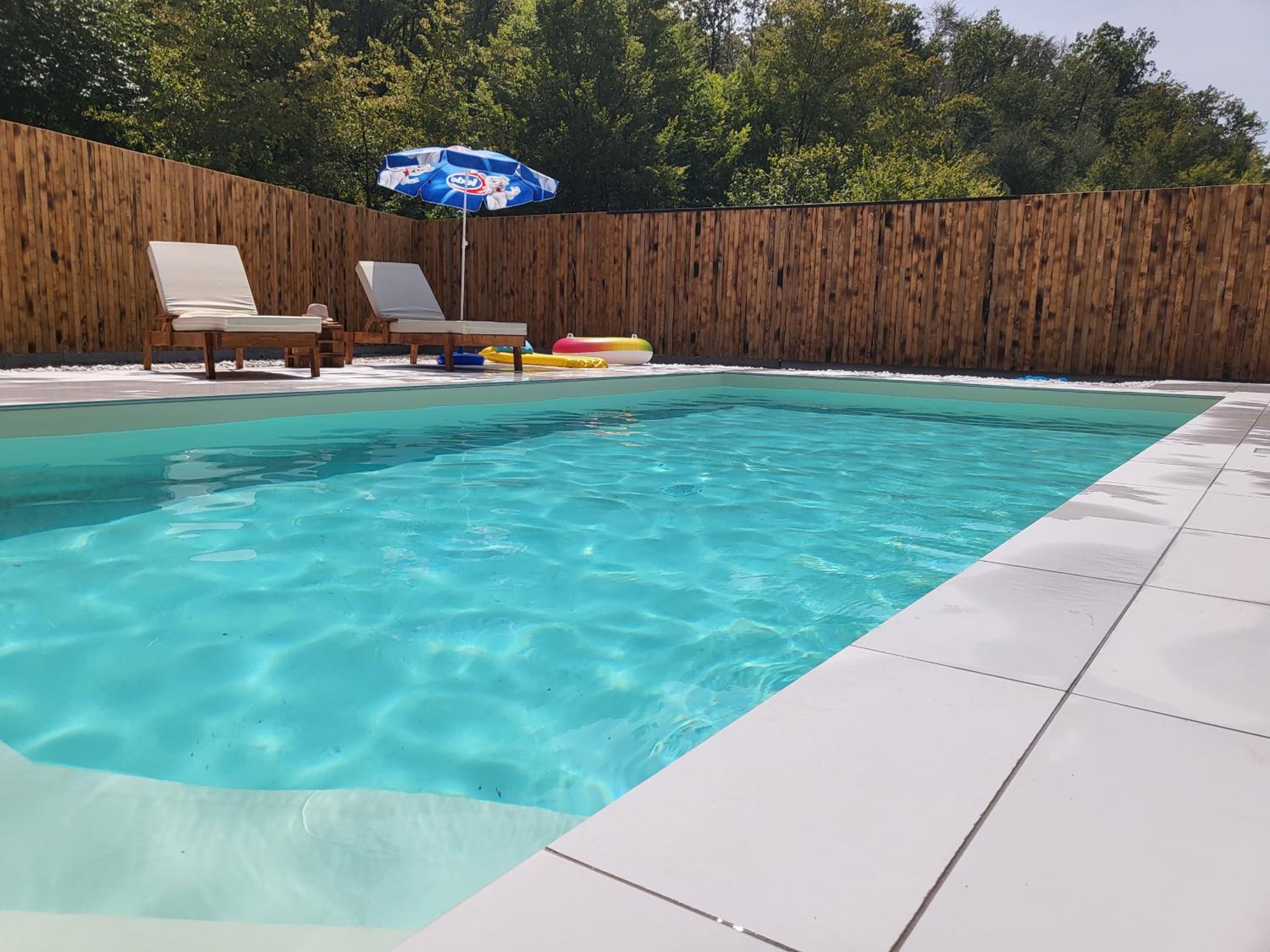Holiday home with private pool ''Lux Banja Luka''