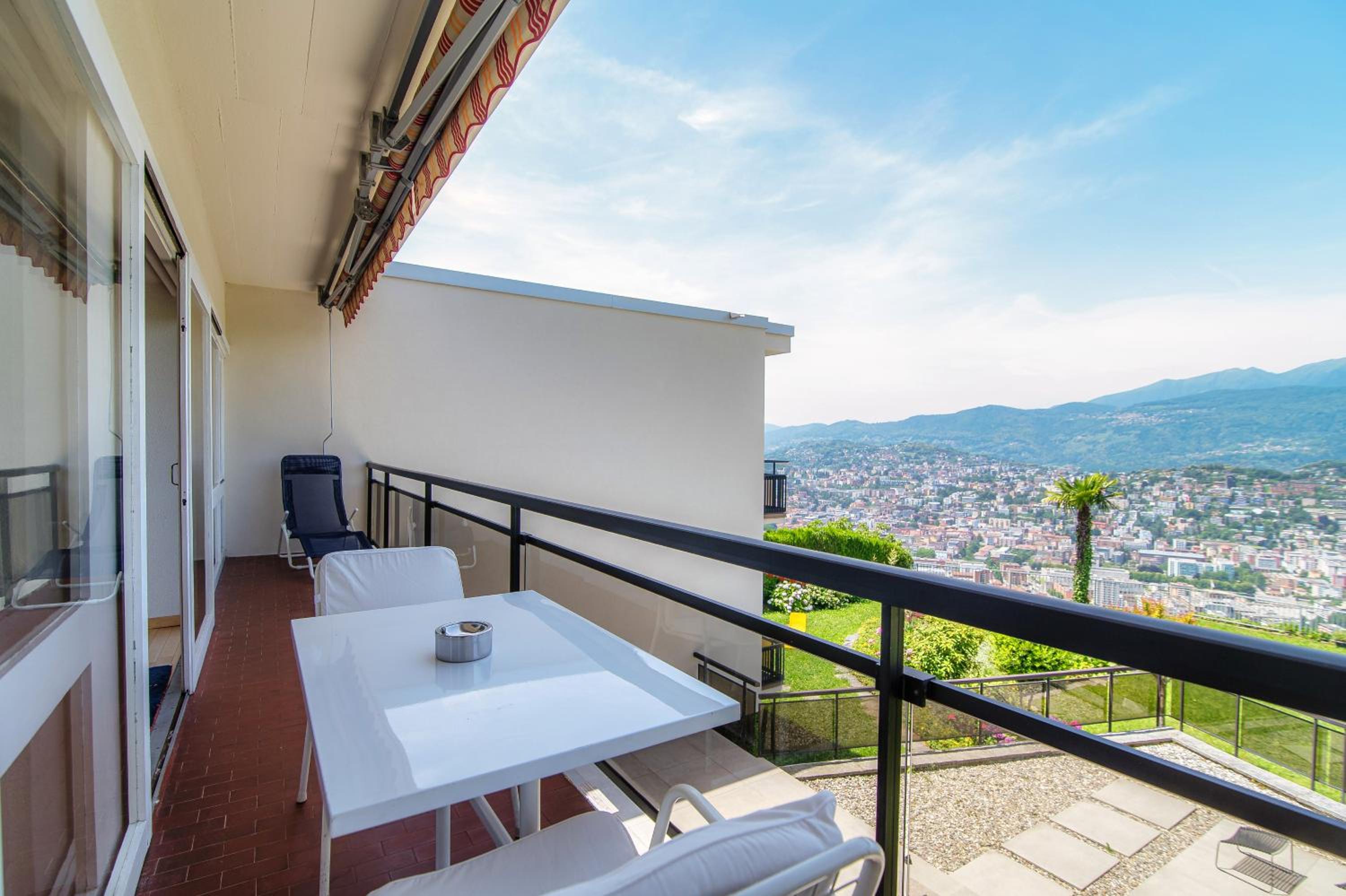Aldesago City View by Quokka 360 - flat with a breathtaking view