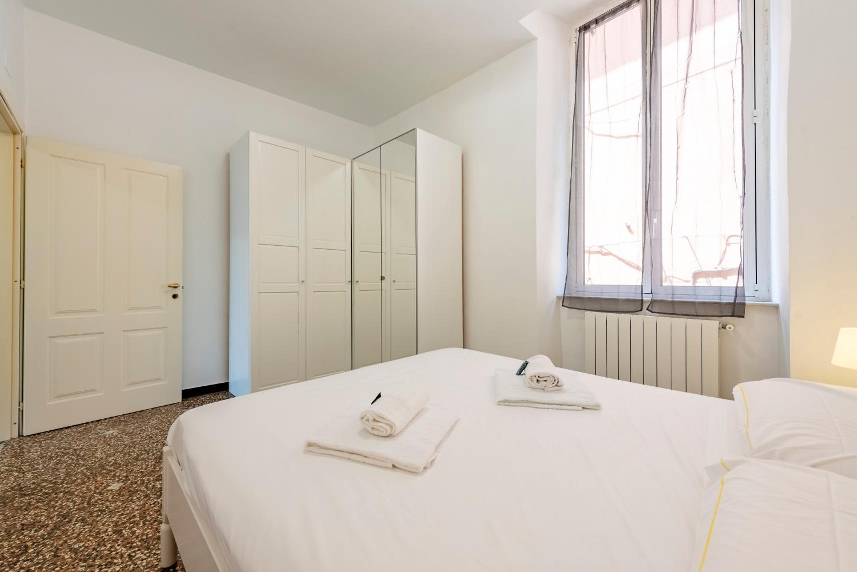 Sunny flat next to the Prince palace view 5