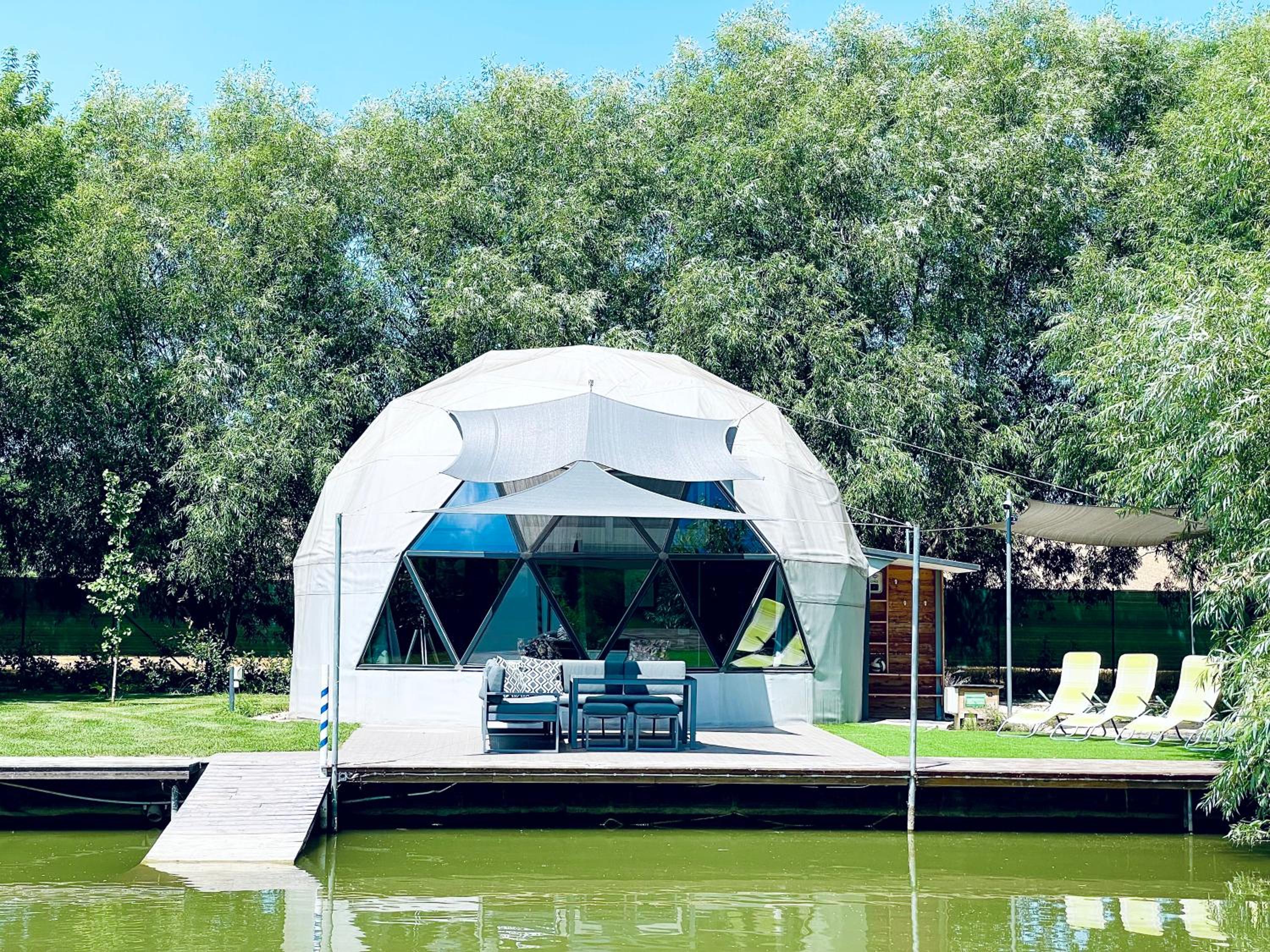 DOMEGLAMPING at FISHINGLAKE