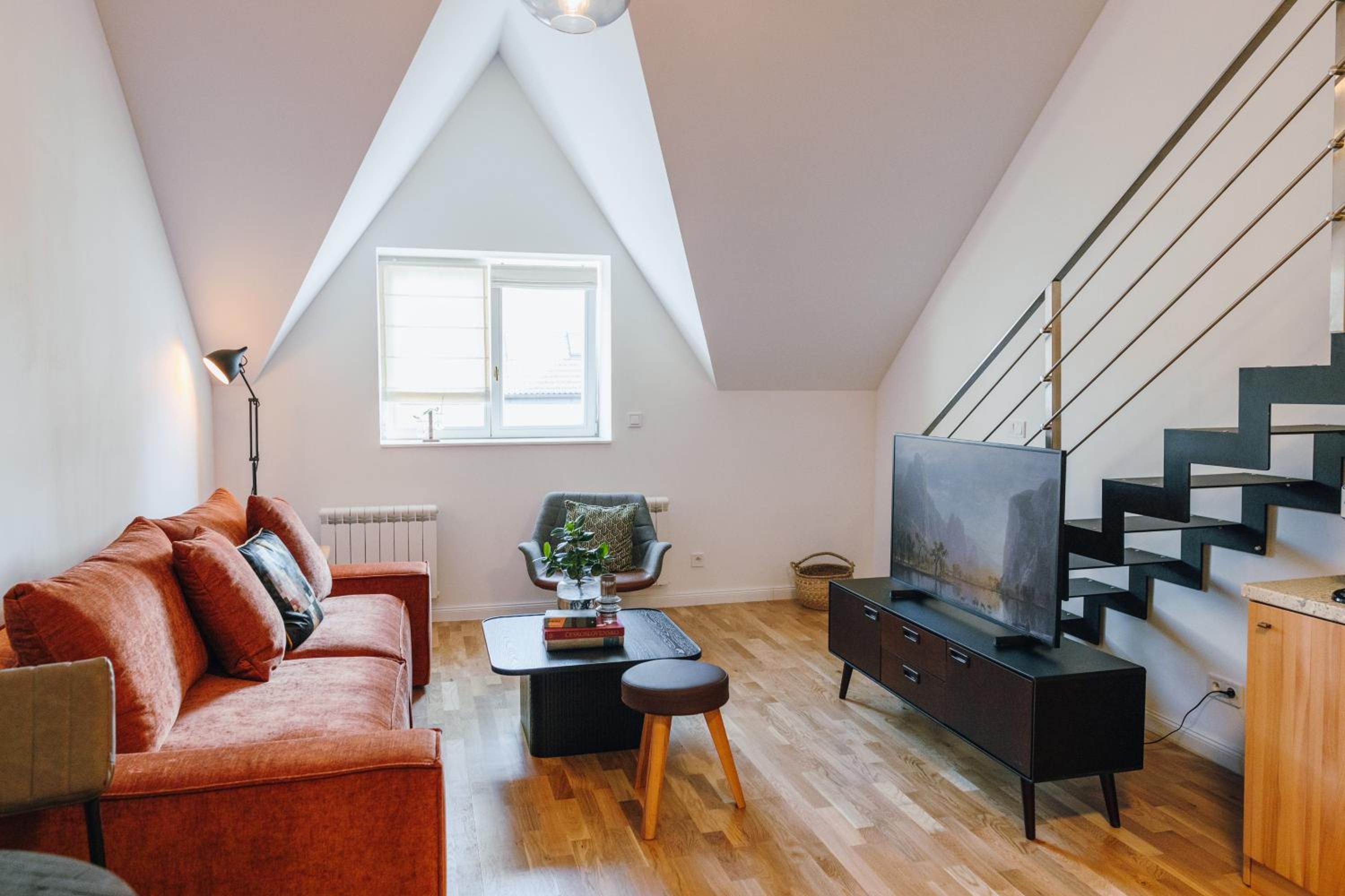 Modern Mezzanine Apt at Jecna st