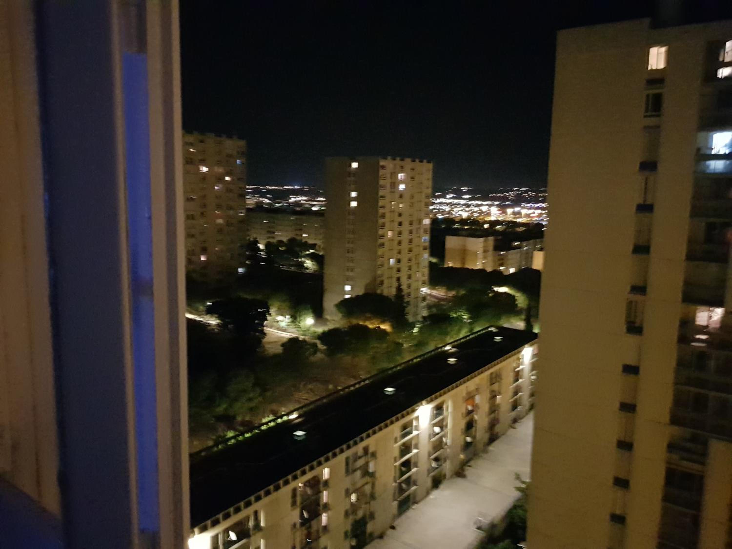 Chambre spacieuse nimes quartier populaire