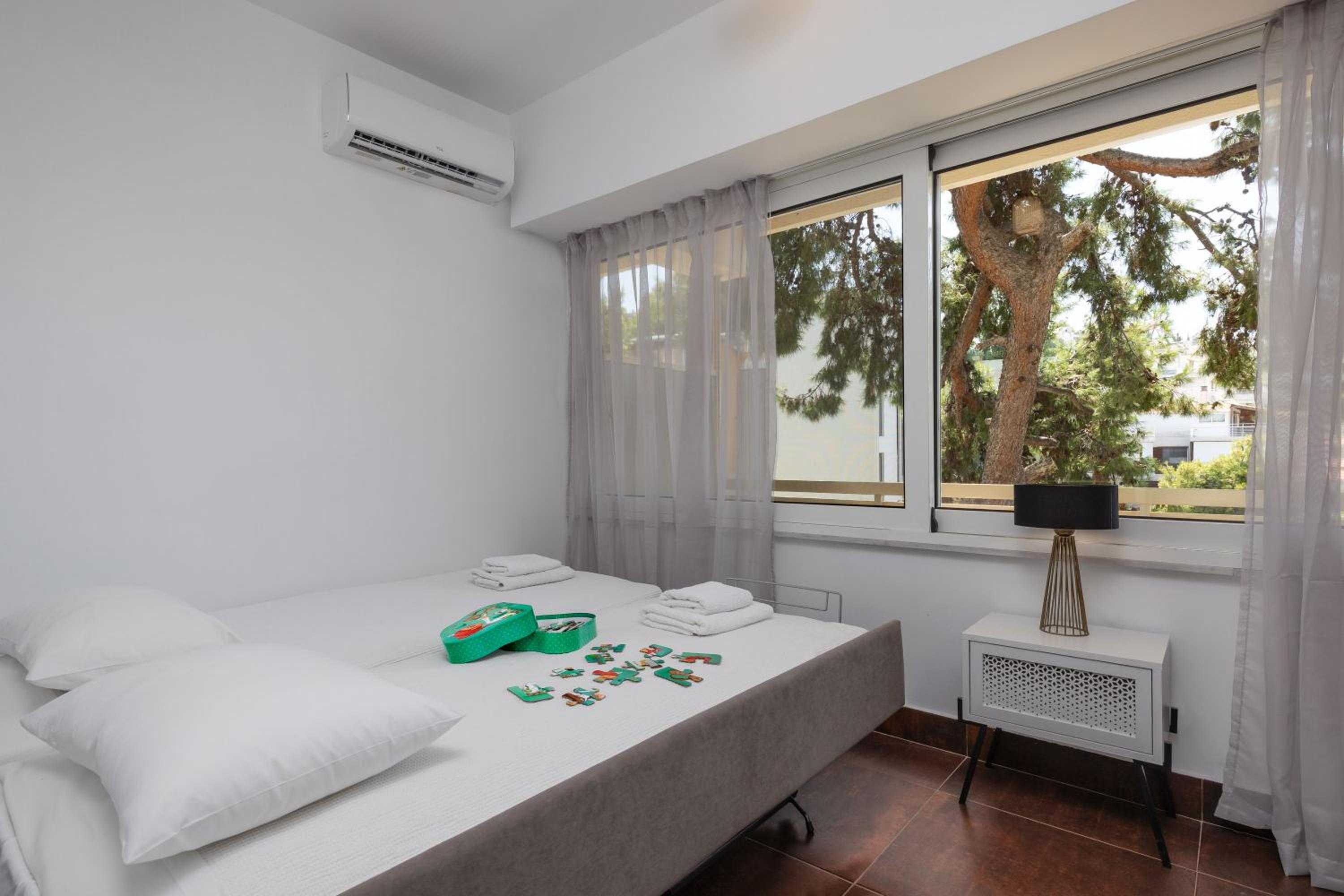 Relux Sea View 2 Bedroom Apartment by BluPine