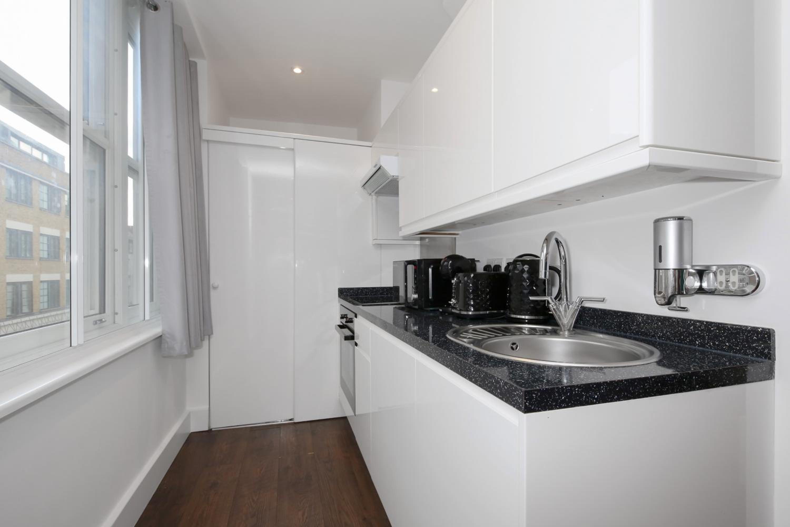 Imperial Middlesex Street Apartments