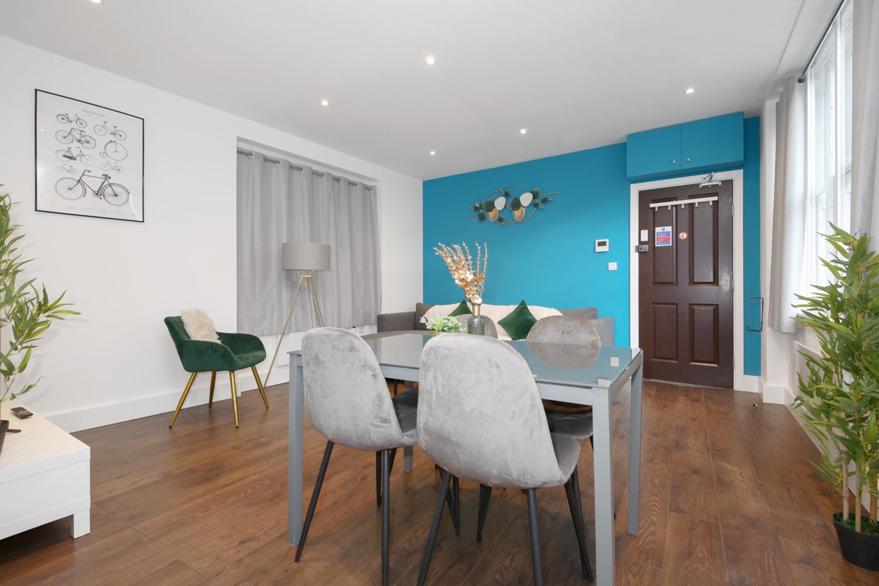 Imperial Middlesex Street Apartments