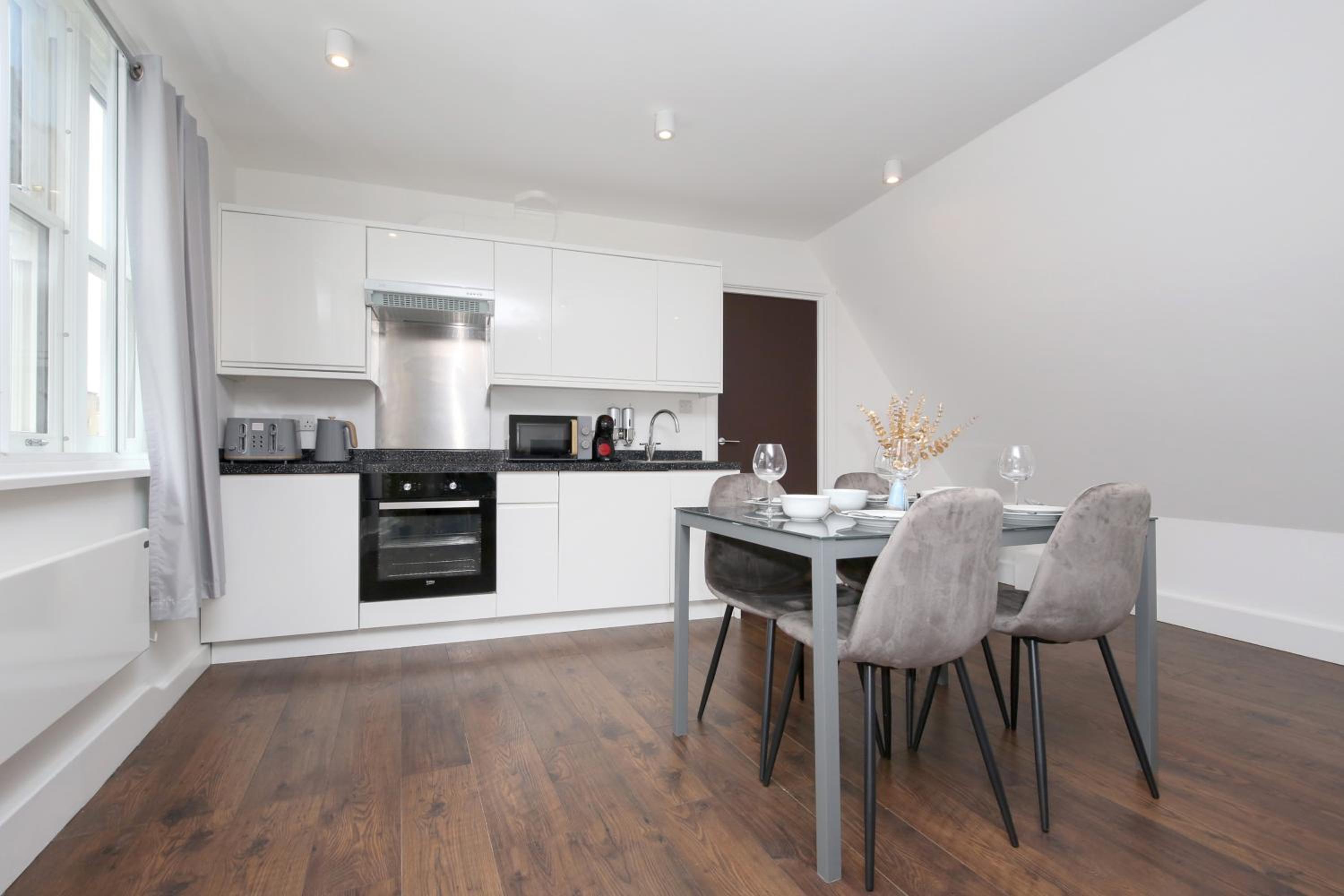 Imperial Middlesex Street Apartments