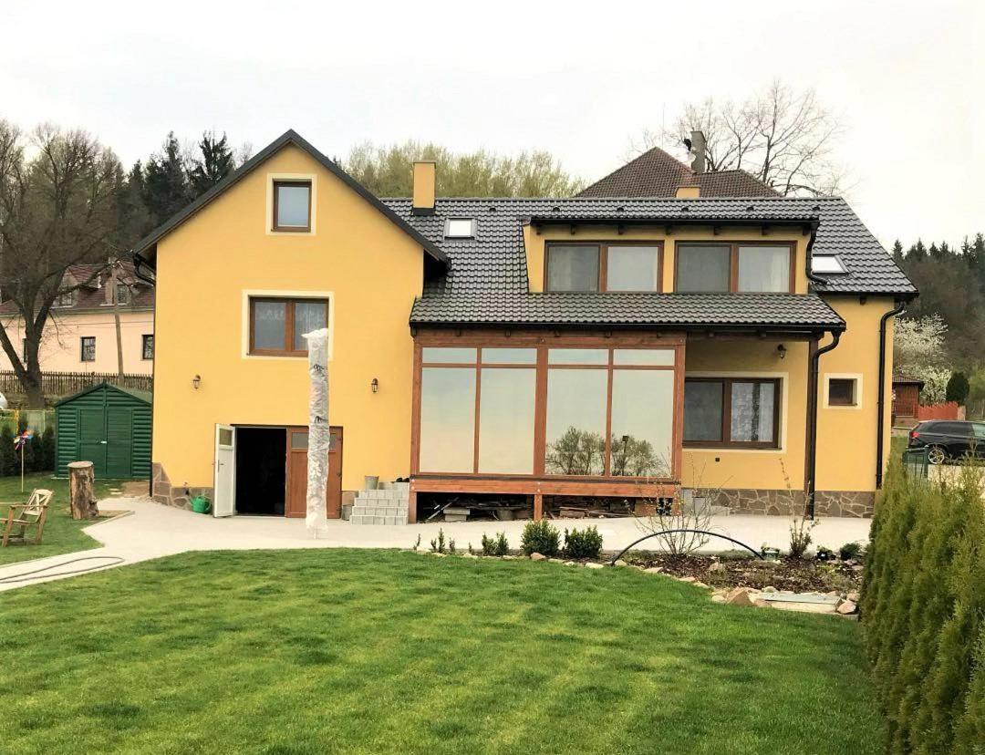 Vila v Brdech s bazénem, infra saunou a vybavením