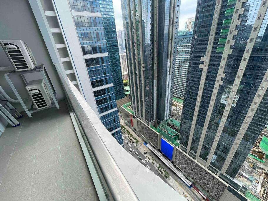 Luxe 1BR w/ Balcony @ Uptown Parksuites