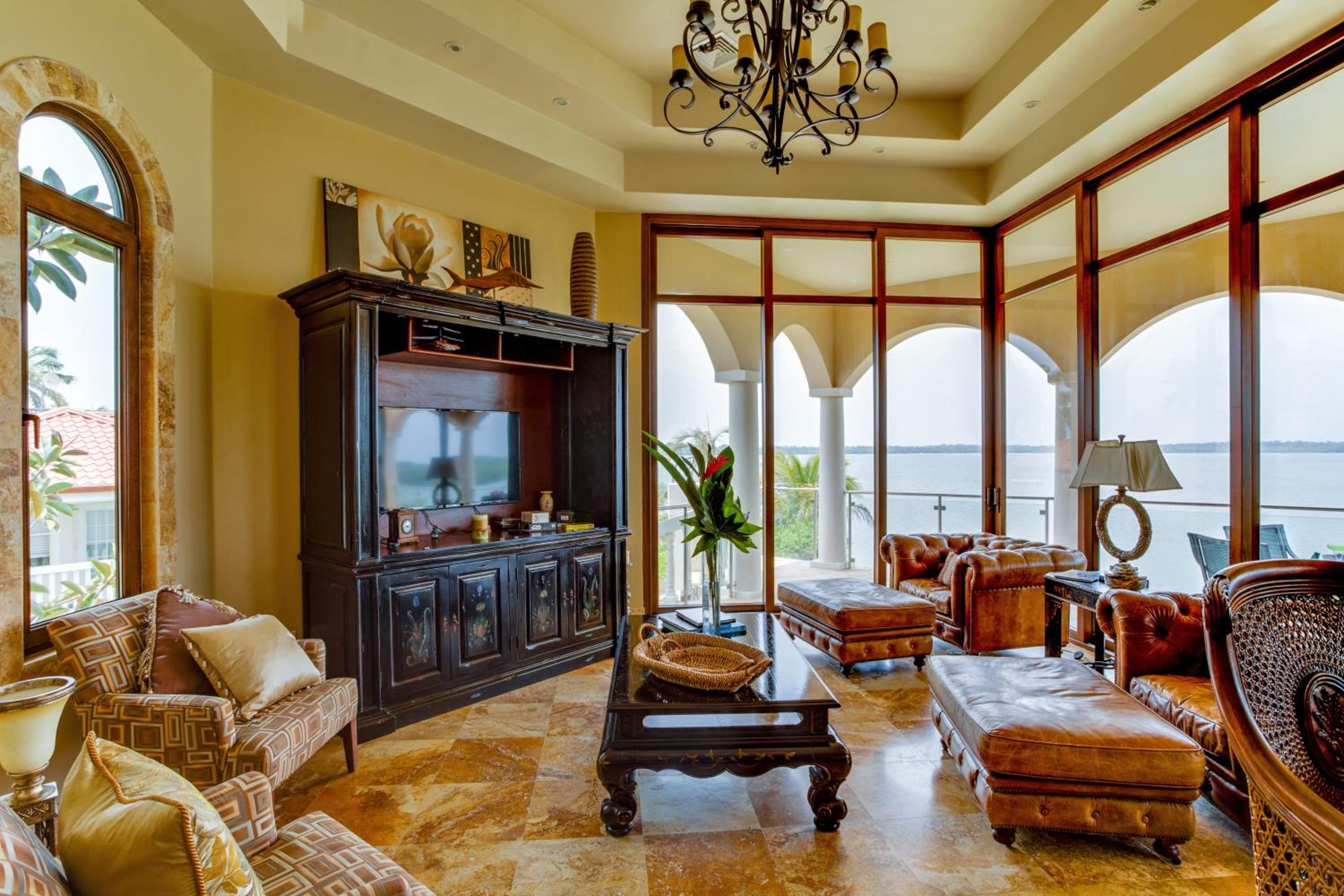 Villa Castello- Water Views & Resort Amenities