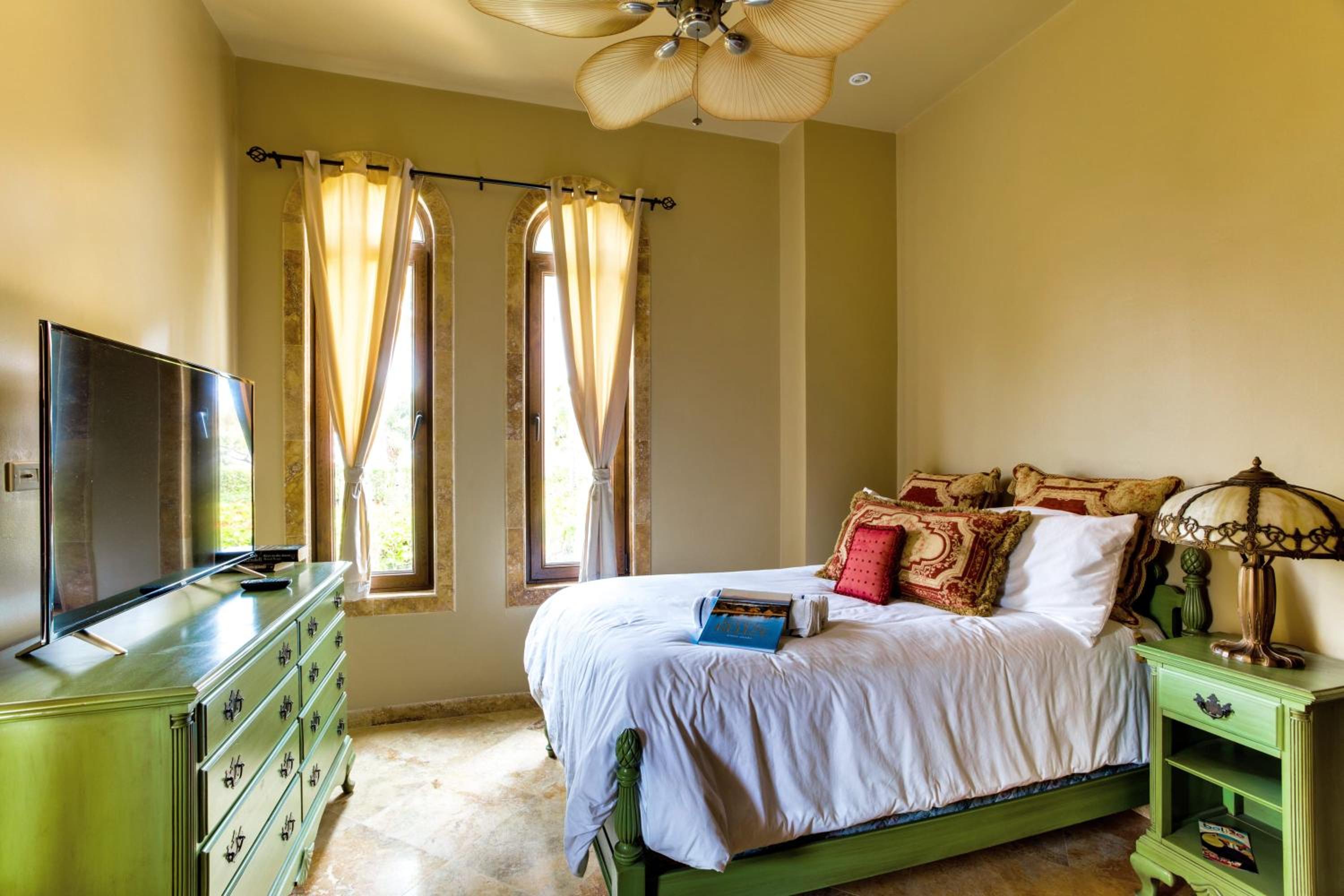 Villa Castello- Water Views & Resort Amenities