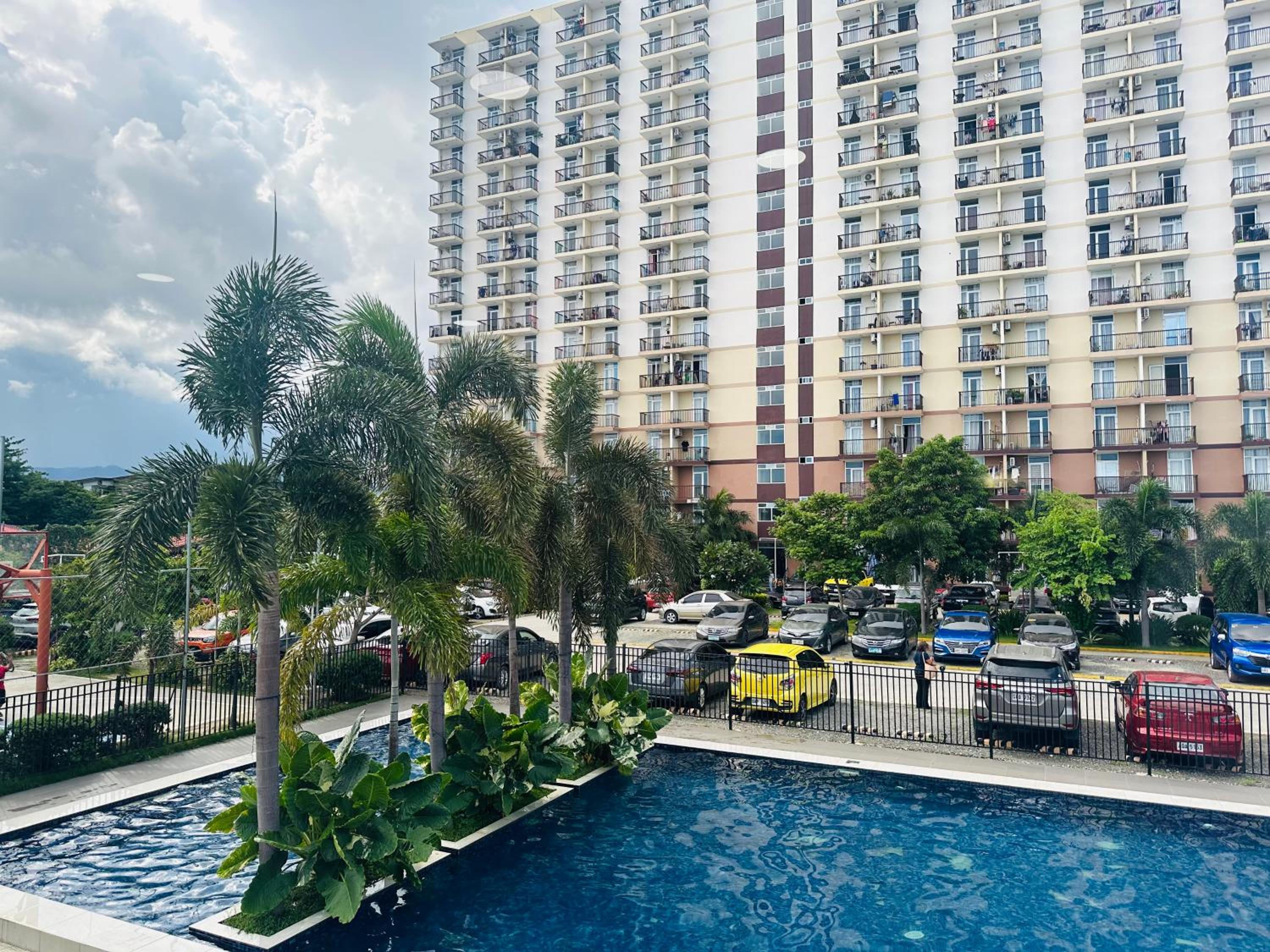 Affordable Condo with Fast Wifi & Near Airport