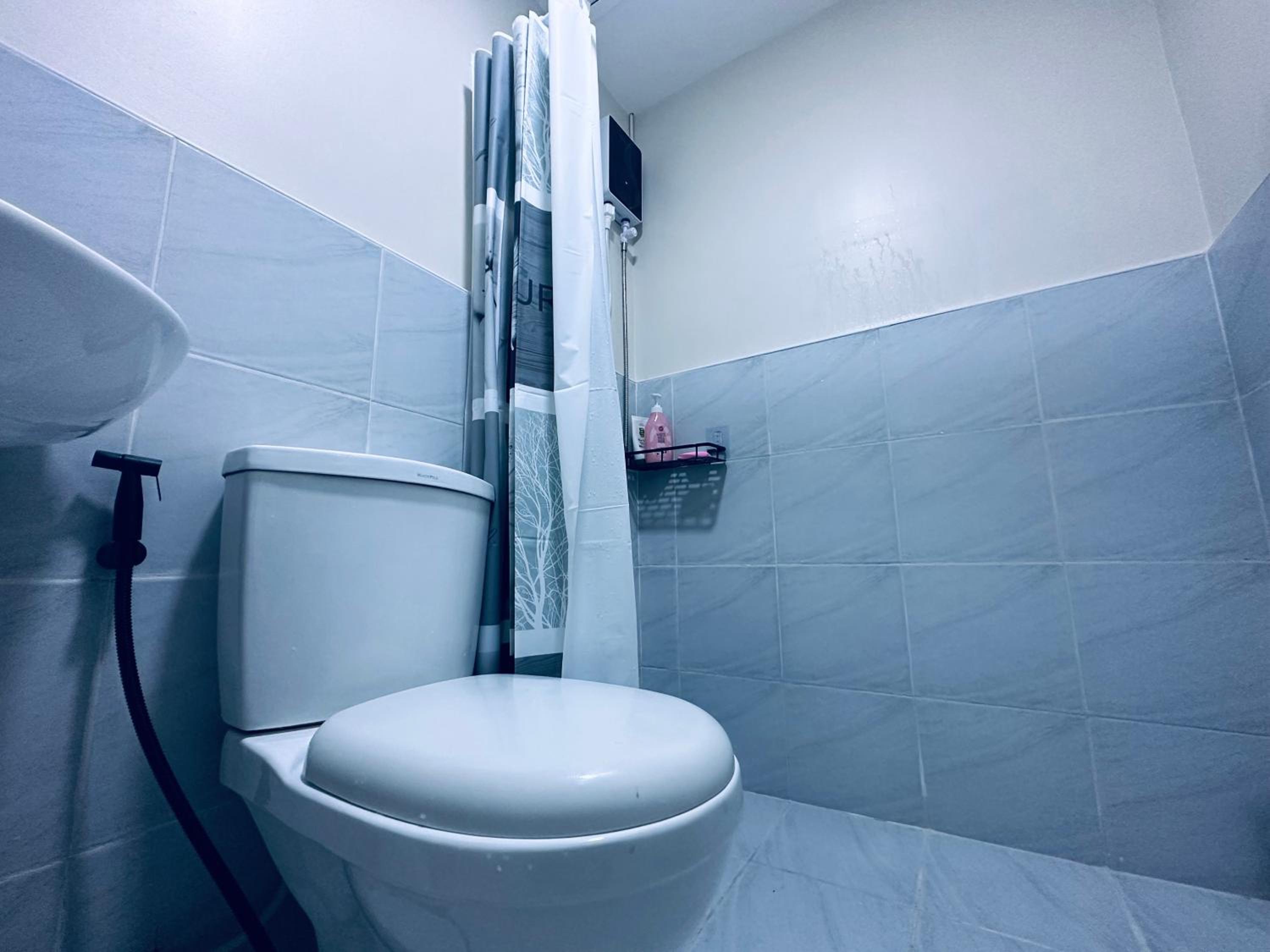 Affordable Condo with Fast Wifi & Near Airport