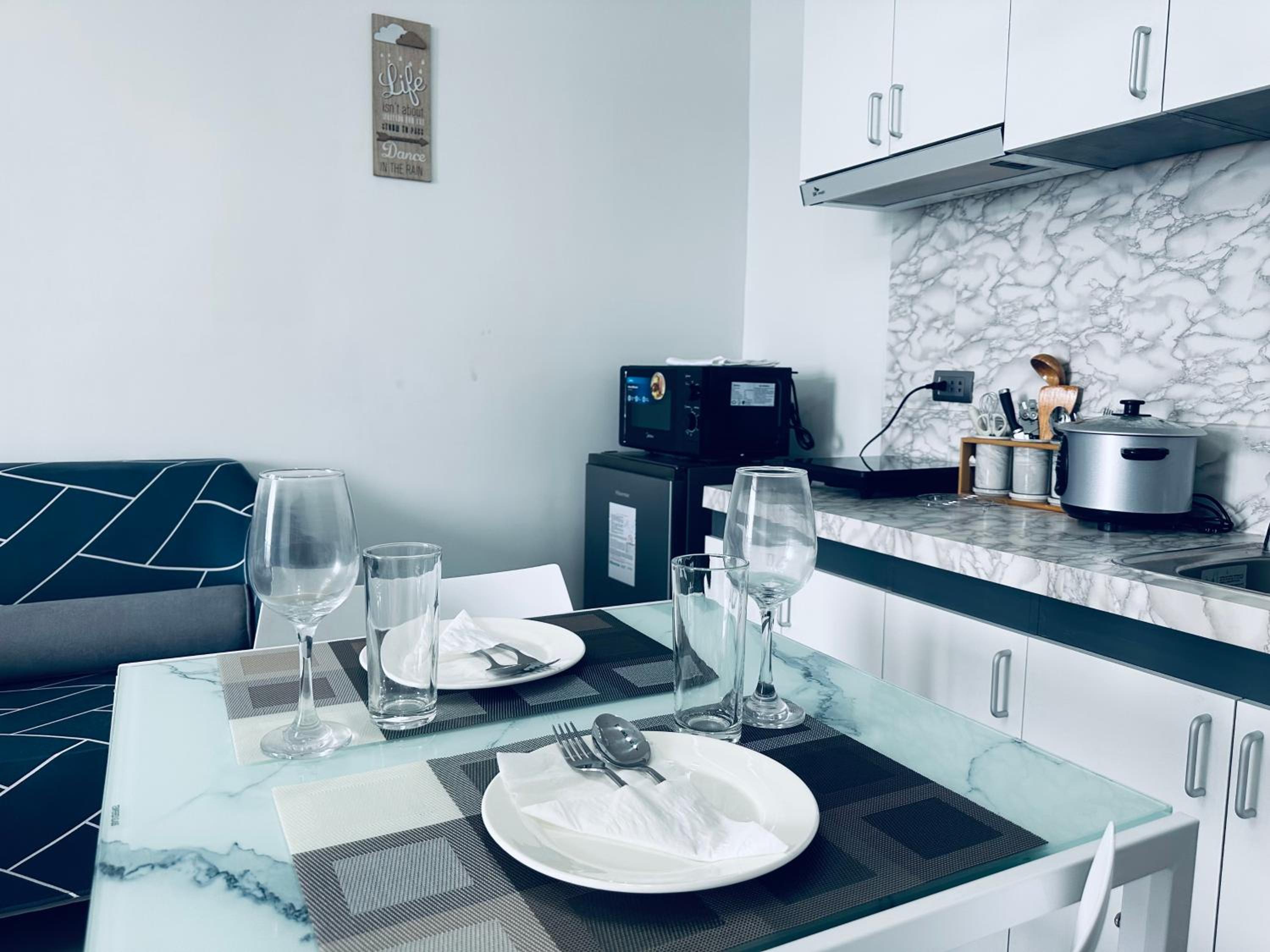 Affordable Condo with Fast Wifi & Near Airport