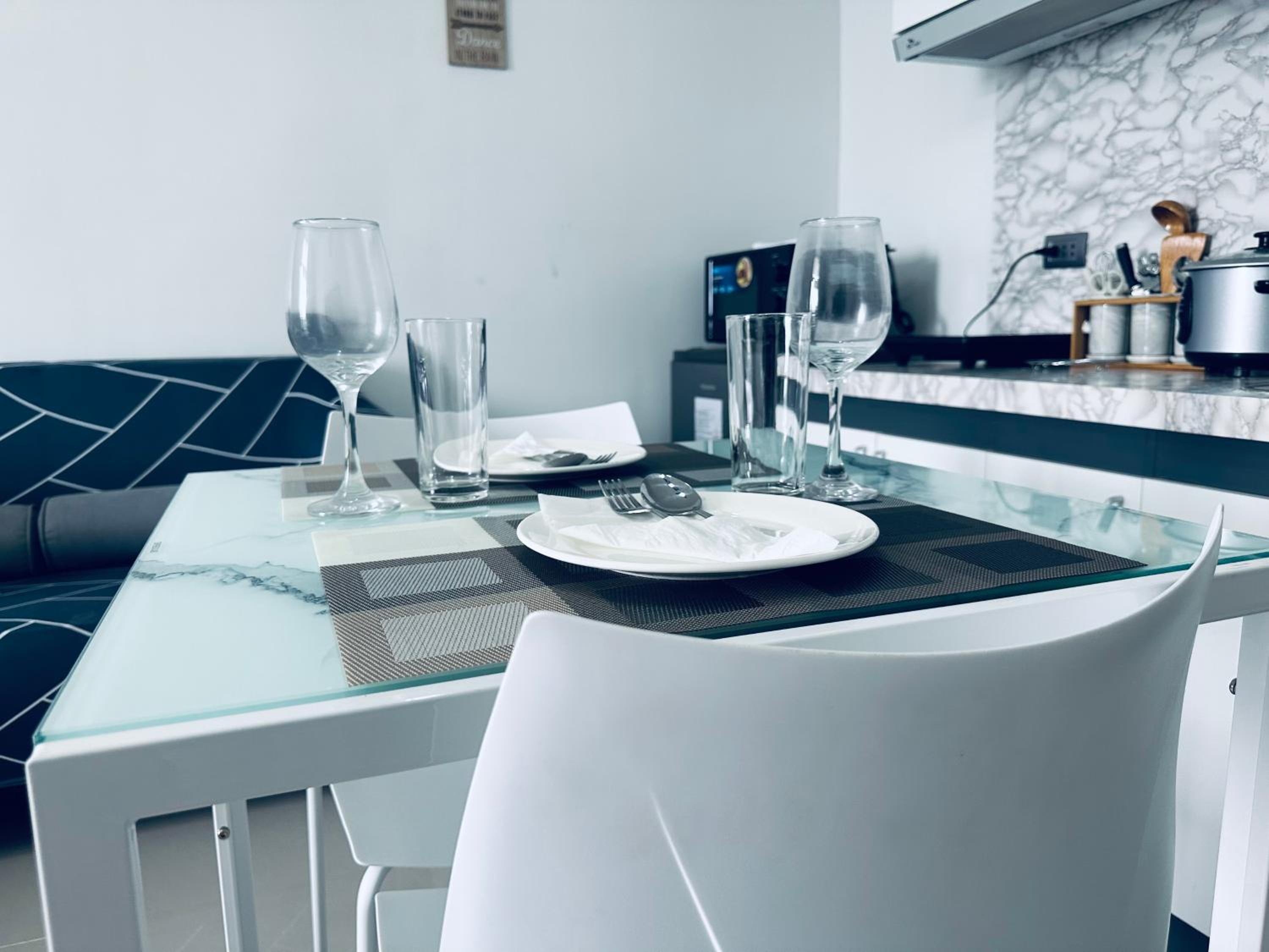 Affordable Condo with Fast Wifi & Near Airport