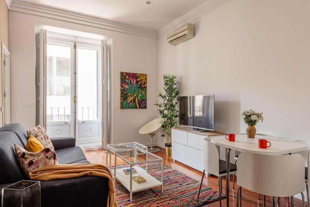 Bright apartment in Gran Vía with balconies INF2Iz3 view 3