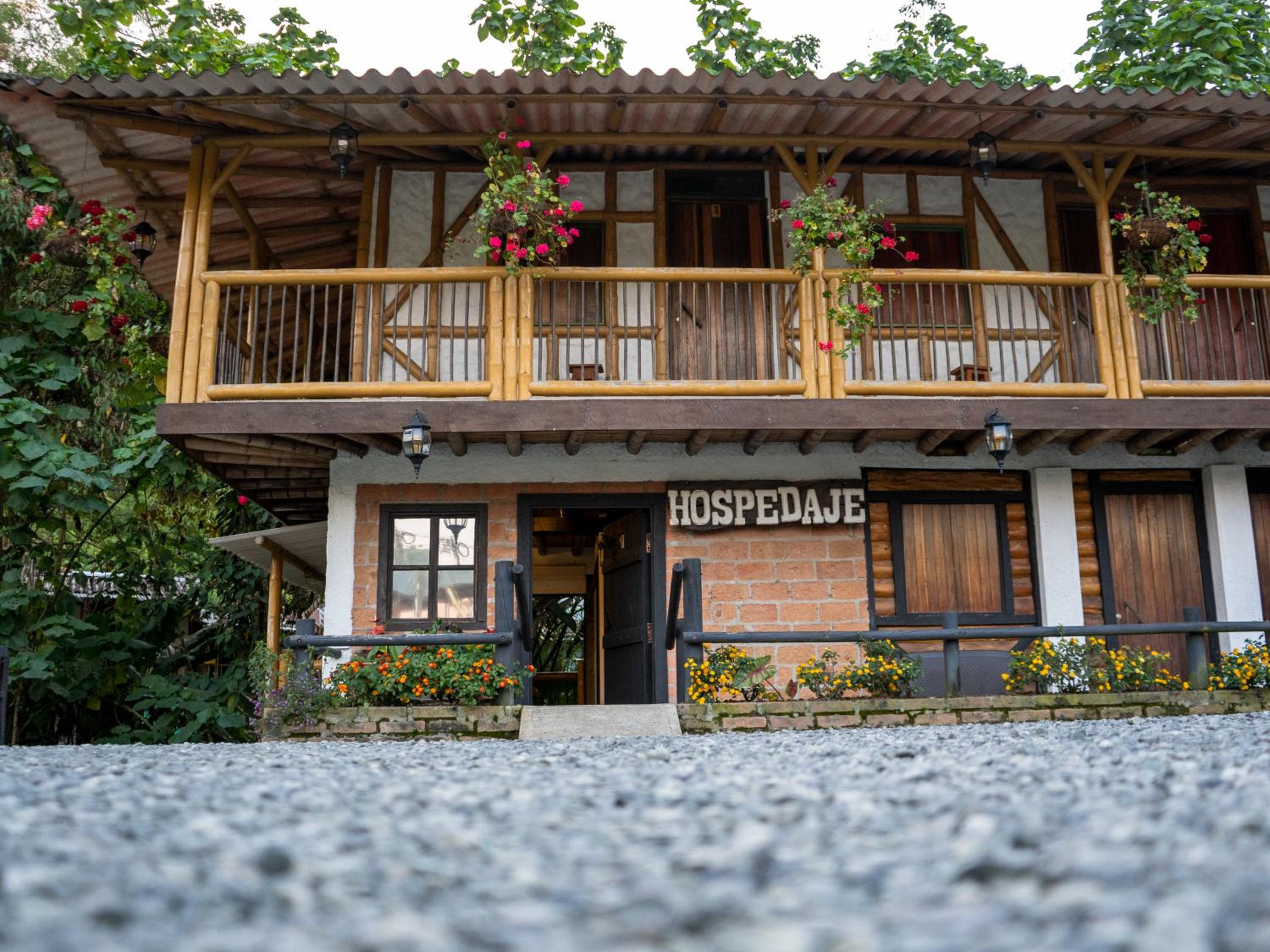 Hotel Campestre Lagos de Venecia - Chalet, glamping, camping y overlanding view 2