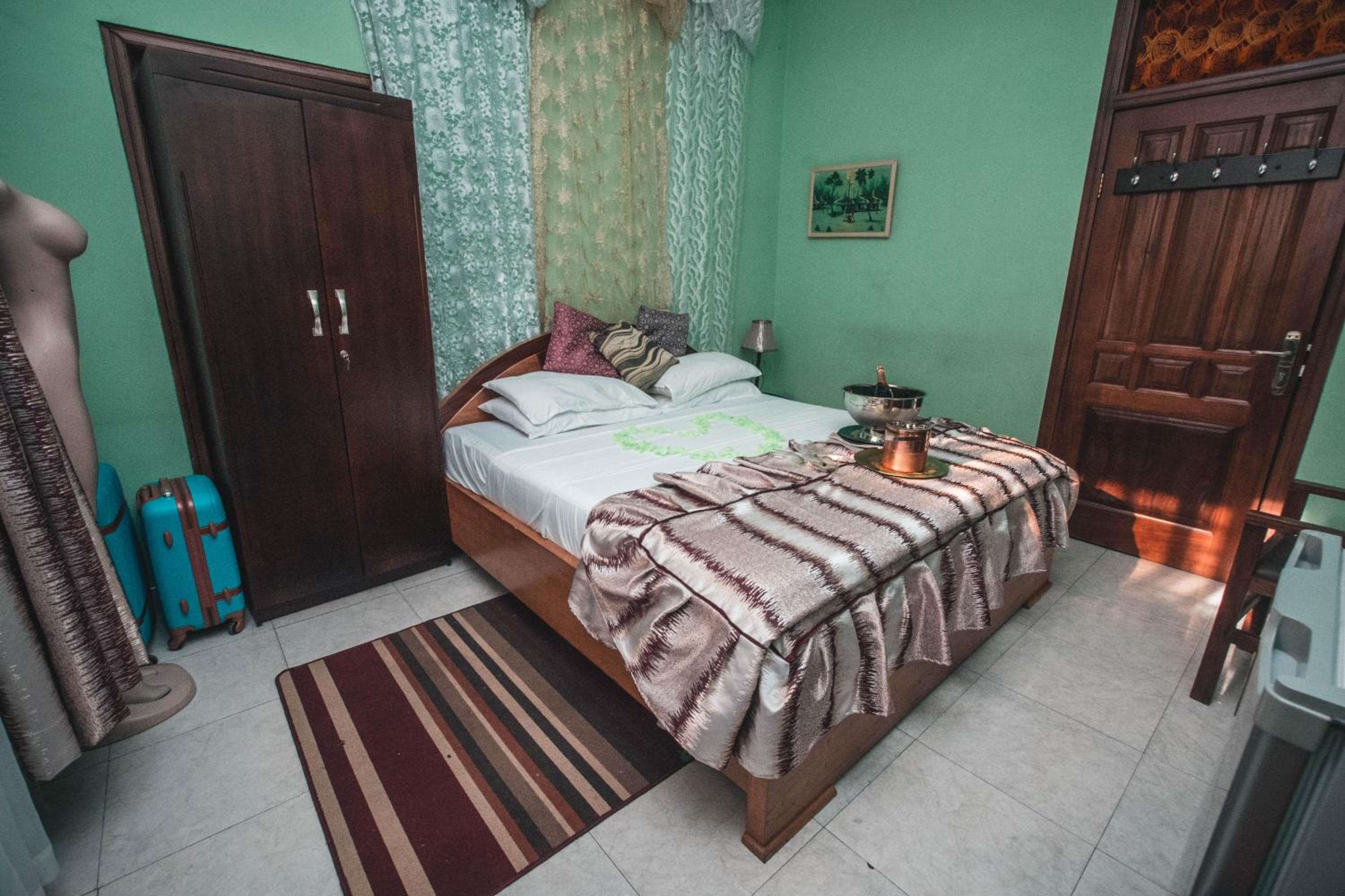 Jesiwa B's Little Palace