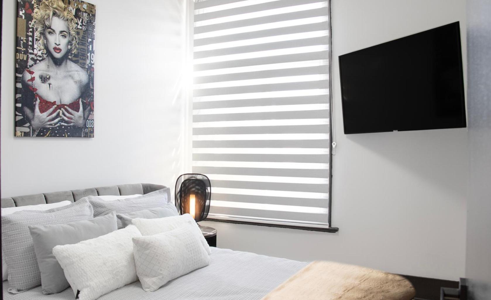 Eat, Explore & Enjoy Downtown Montreal at this Sleek City Escape located in Plateau Mont-Royal - Apt 4