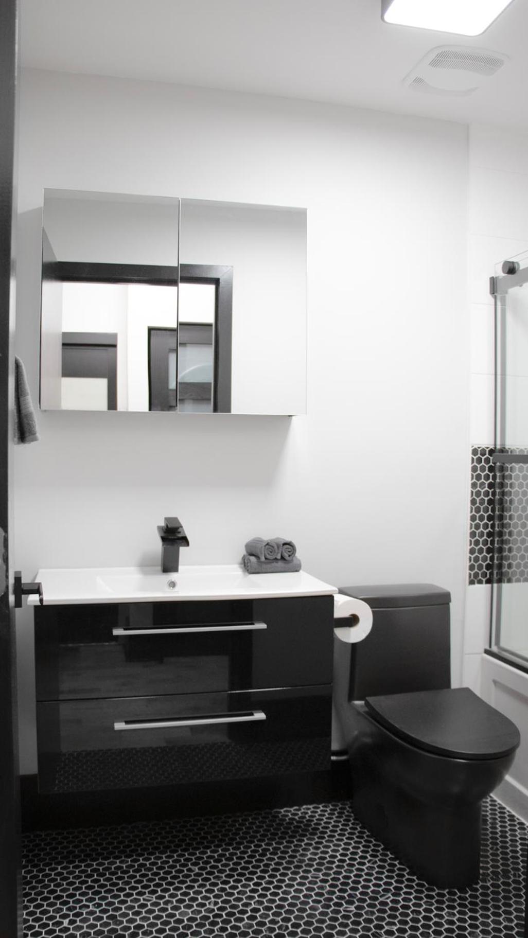 Eat, Explore & Enjoy Downtown Montreal at this Sleek City Escape located in Plateau Mont-Royal - Apt 4