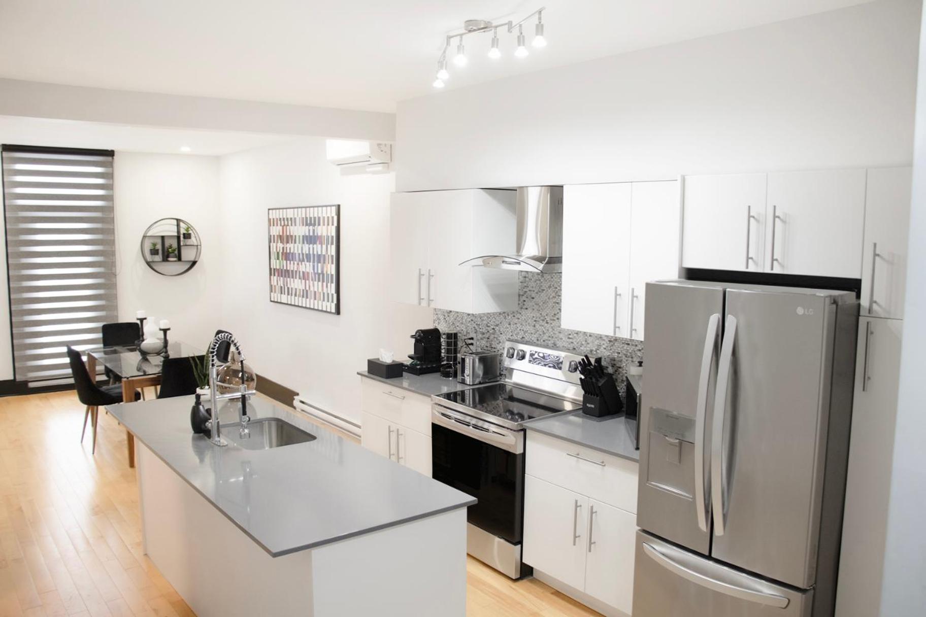 Eat, Explore & Enjoy Downtown Montreal at this Sleek City Escape located in Plateau Mont-Royal - Apt 4
