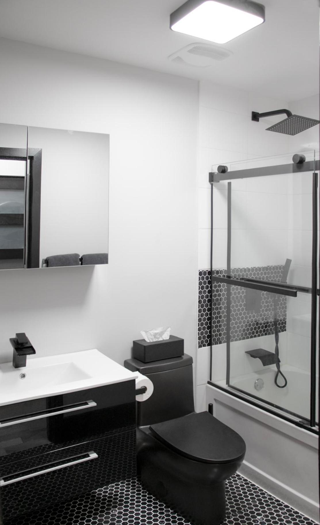 Eat, Explore & Enjoy Downtown Montreal at this Sleek City Escape located in Plateau Mont-Royal - Apt 4