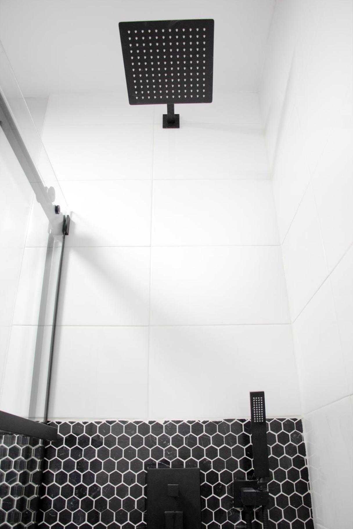 Eat, Explore & Enjoy Downtown Montreal at this Sleek City Escape located in Plateau Mont-Royal - Apt 4