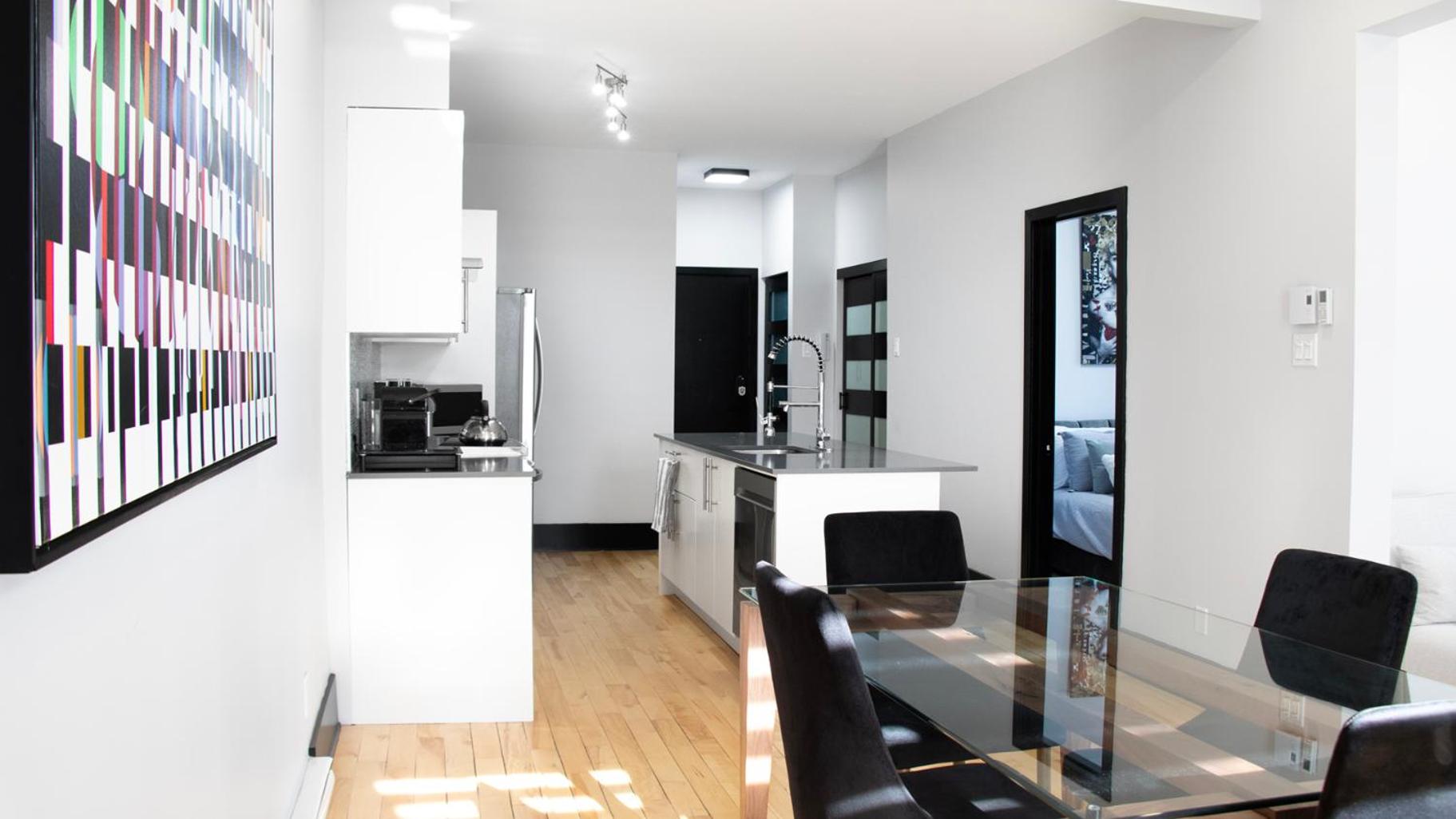 Eat, Explore & Enjoy Downtown Montreal at this Sleek City Escape located in Plateau Mont-Royal - Apt 4