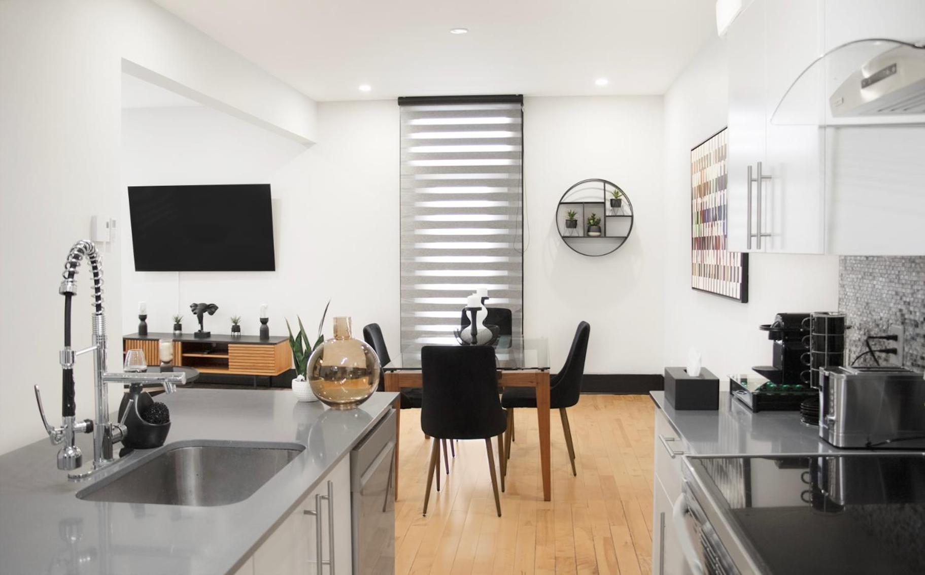 Eat, Explore & Enjoy Downtown Montreal at this Sleek City Escape located in Plateau Mont-Royal - Apt 4