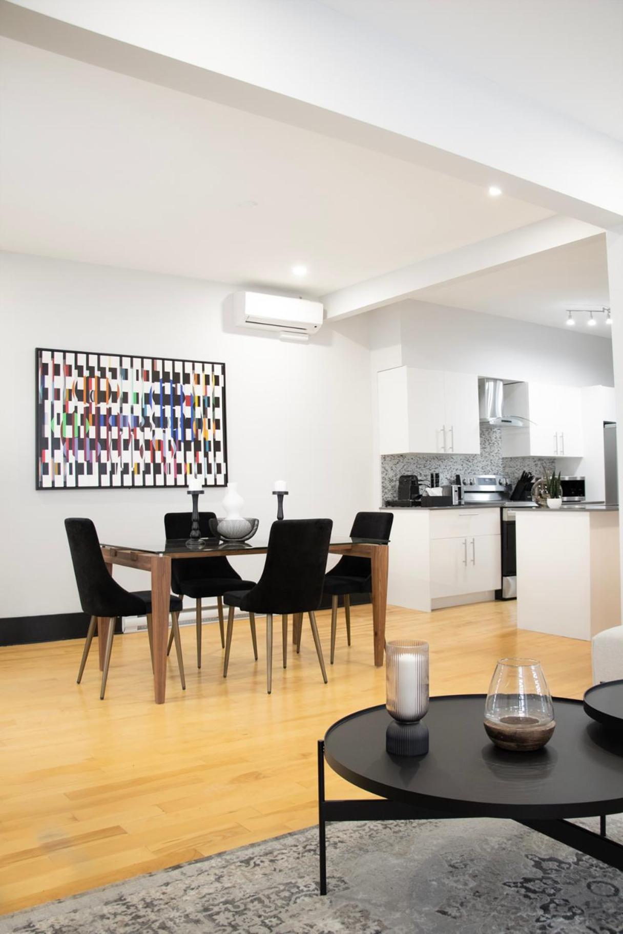 Eat, Explore & Enjoy Downtown Montreal at this Sleek City Escape located in Plateau Mont-Royal - Apt 4